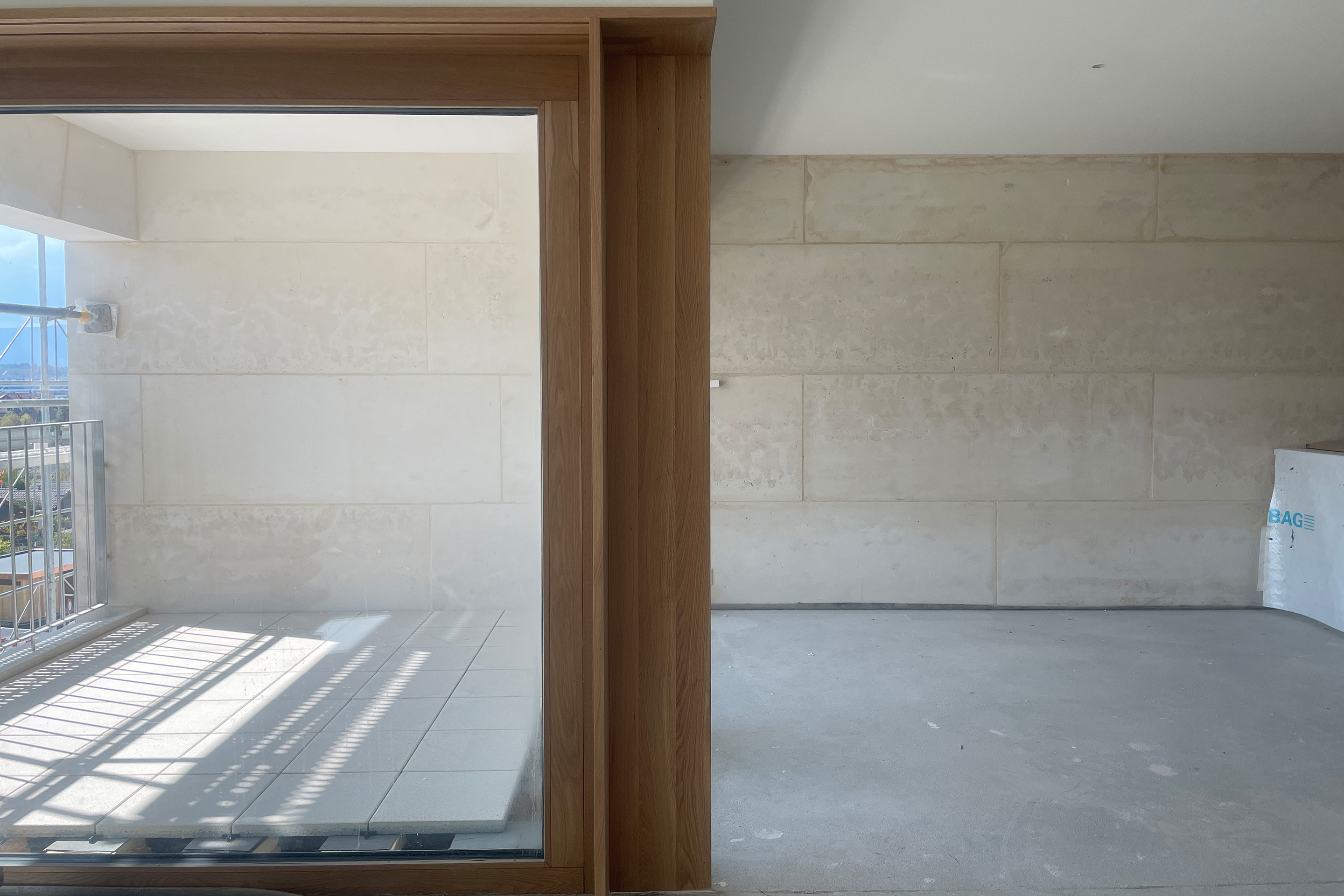 Cantiere per gli immobili in pietra massiccia a Plan-les-Ouates, progettati dal consorzio Perraudin Archiplein