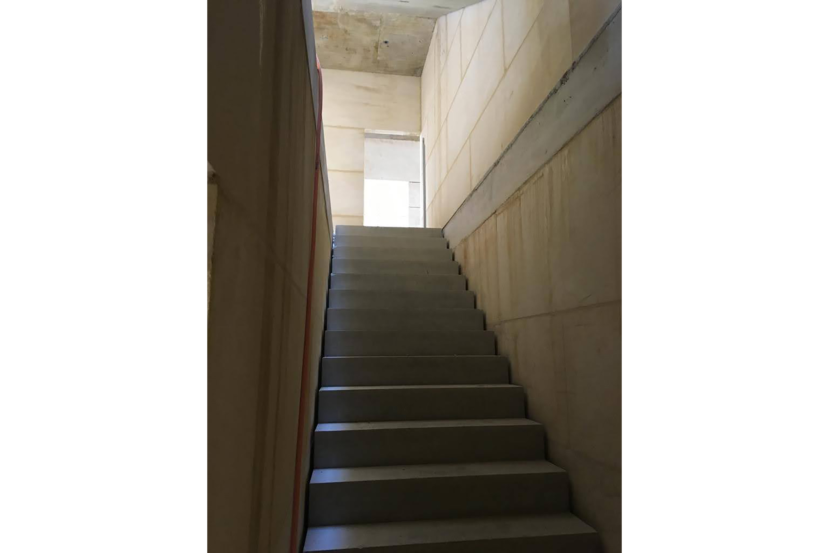 Cantiere per gli immobili in pietra massiccia a Plan-les-Ouates, progettati dal consorzio Perraudin Archiplein