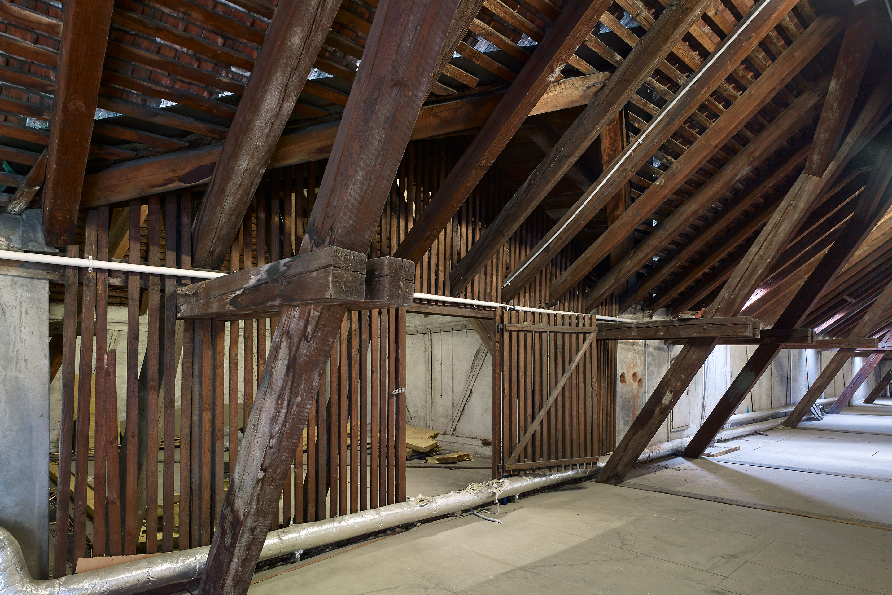 Pestalozzi-Bestand-DG-Durchbruch-Treppe