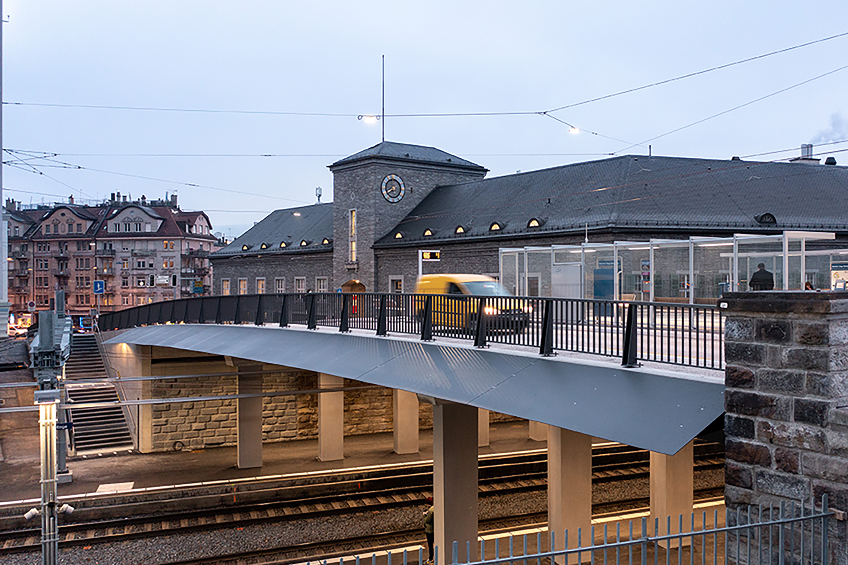 FIDUS、「Auf der Brucke in Zurich」 330px-Zürich_-