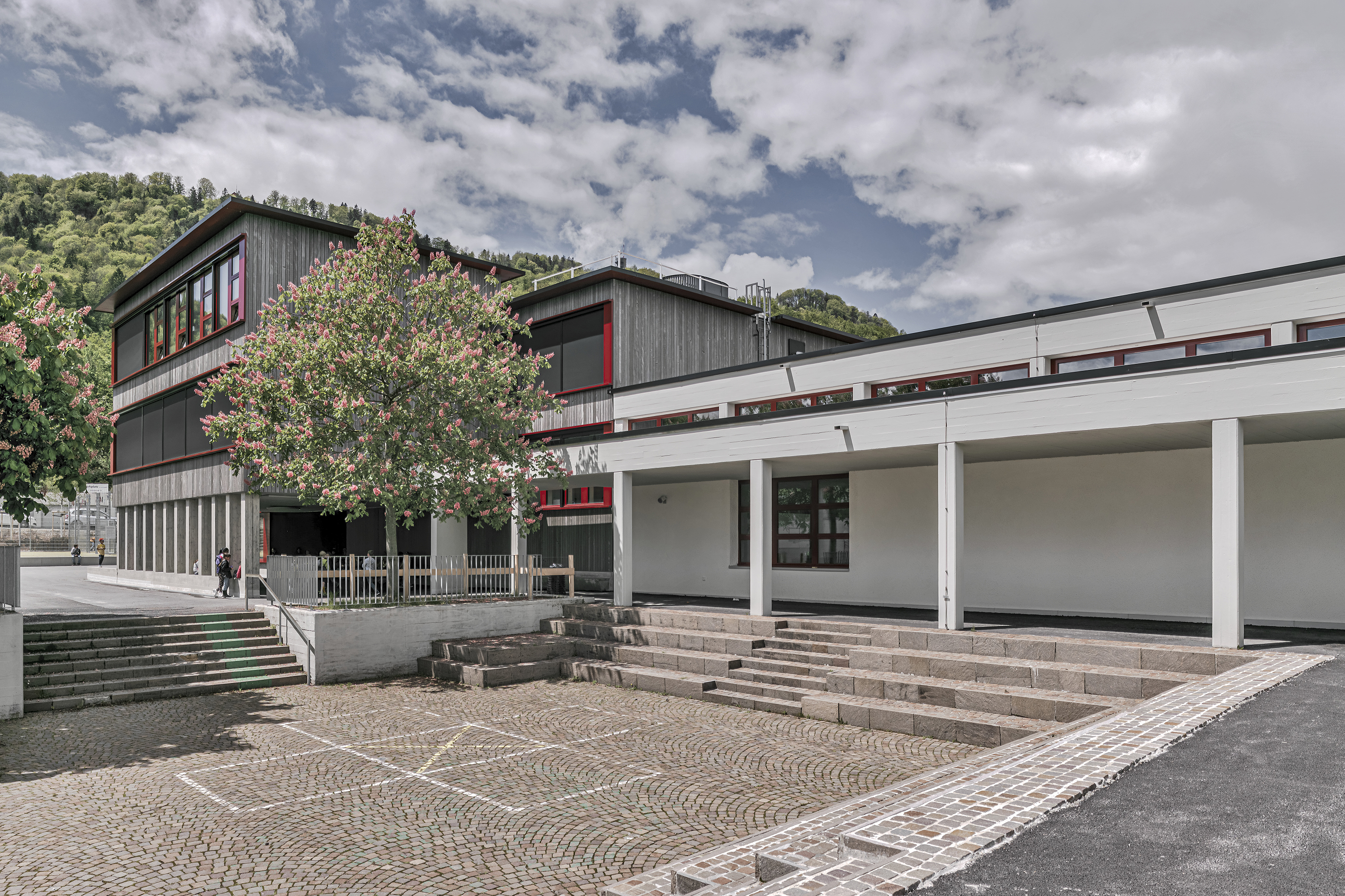 Schulhaus-Sonnenberg-Hof