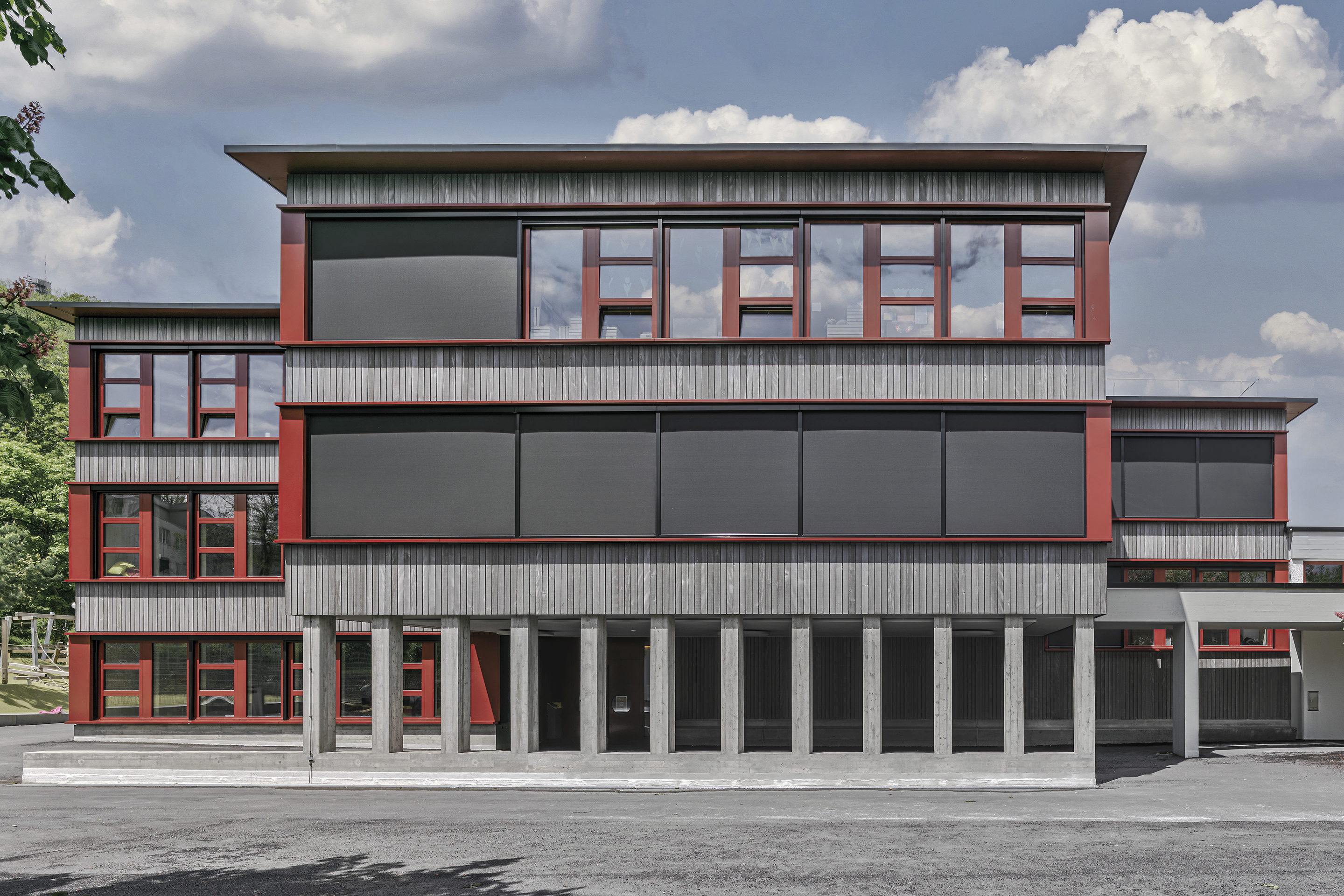 Schulhaus-Sonnenberg-aussen