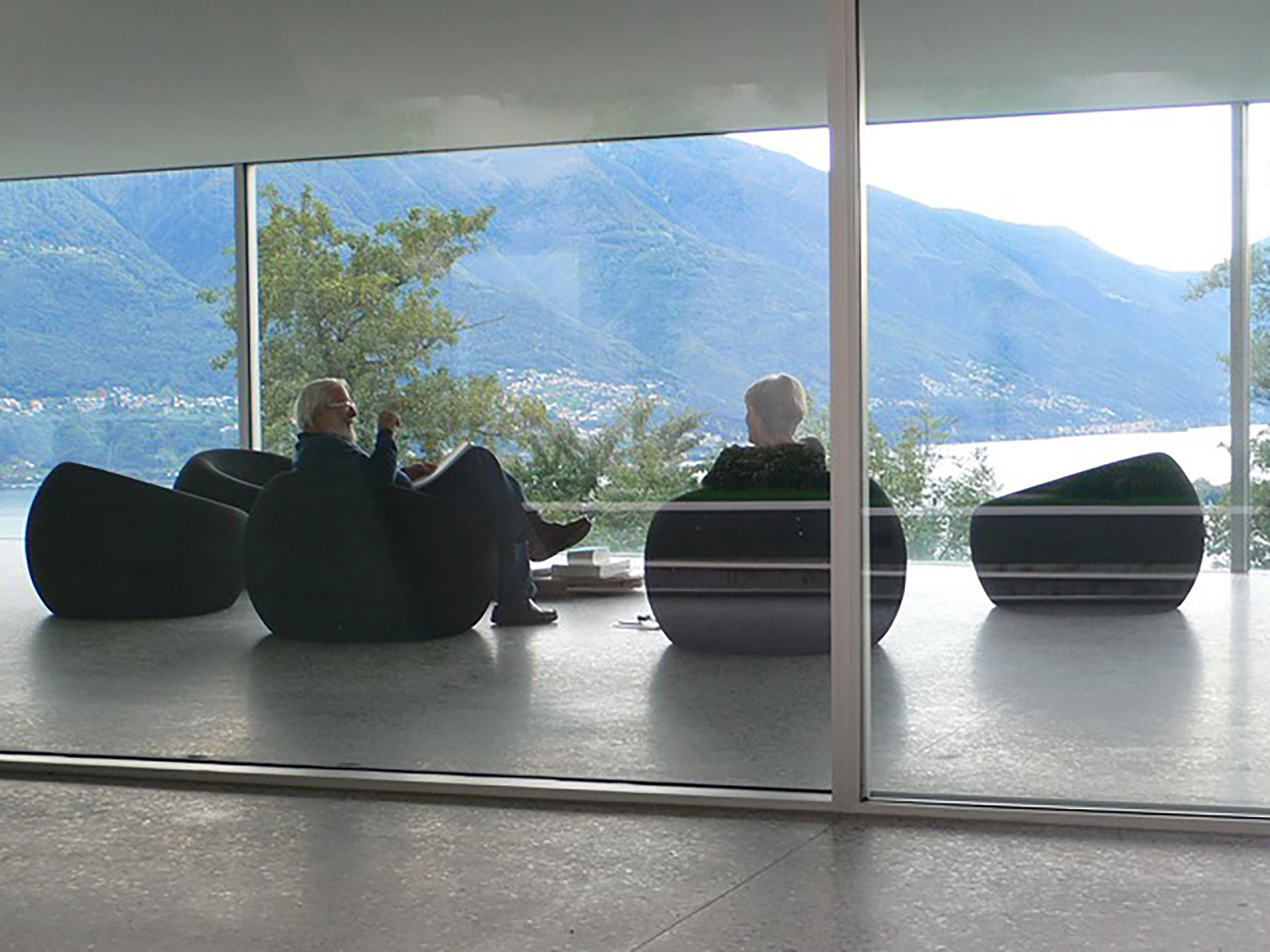 Roberto Masiero e Silvia Gmür nella casa ai Pozzi, Minusio