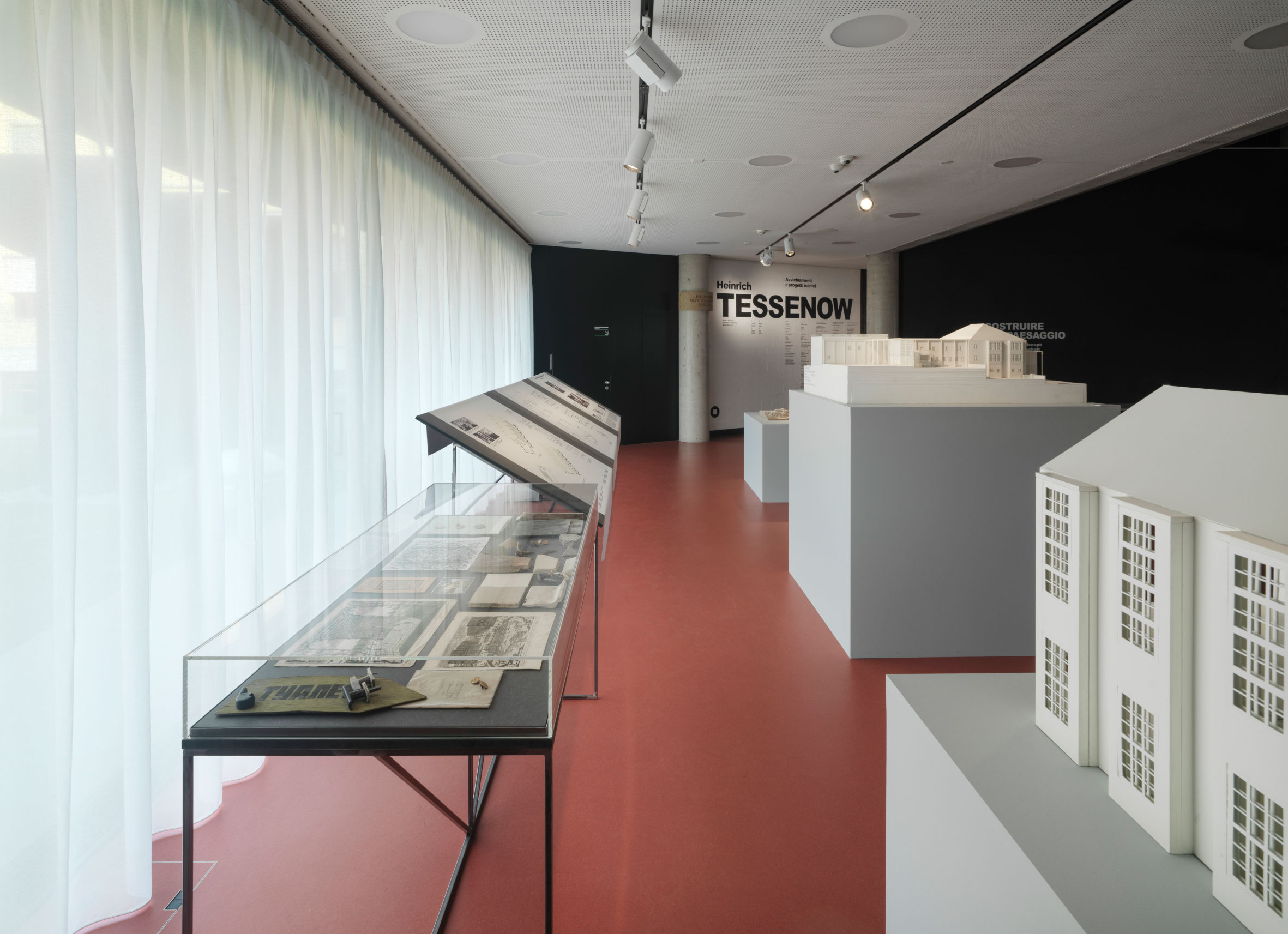 allestimento mostra Tessenow TAM