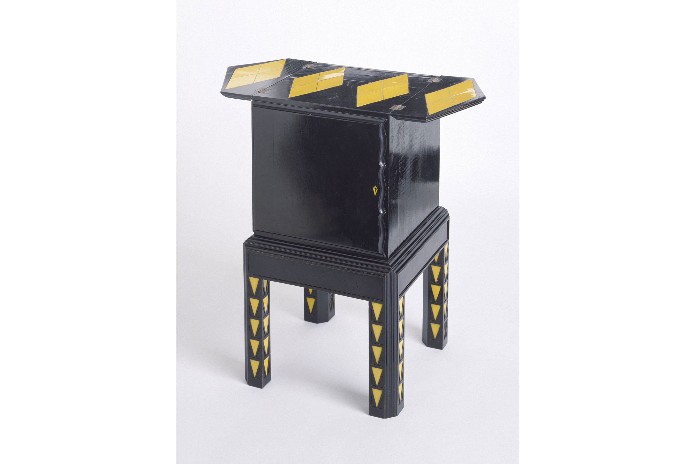 Vitra-Plastic-Charles-Rennie-Mackintosh-Smokers-cabinet