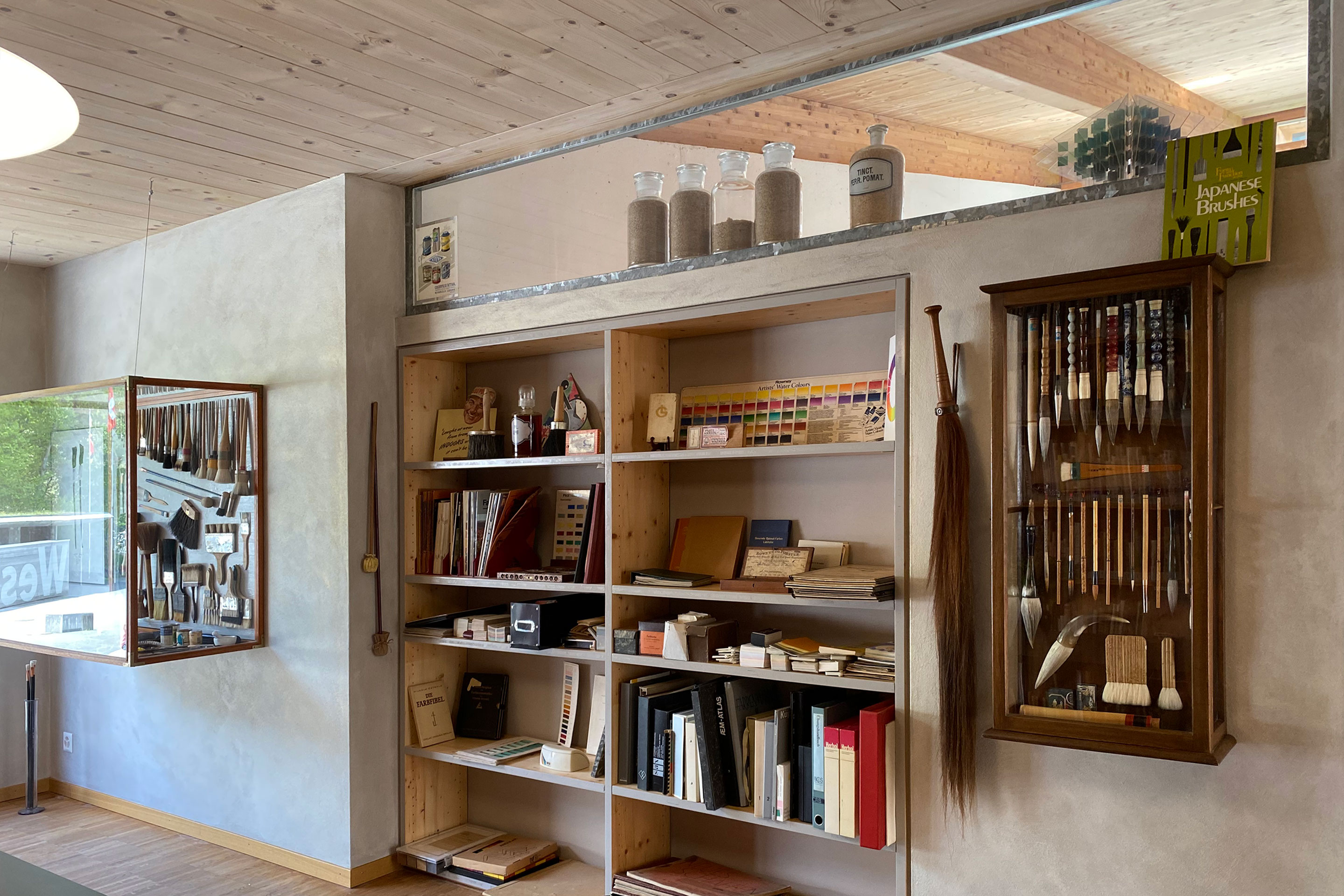 Ballenberg-Farbbibliothek-Farbmuster-Pinselsammlung