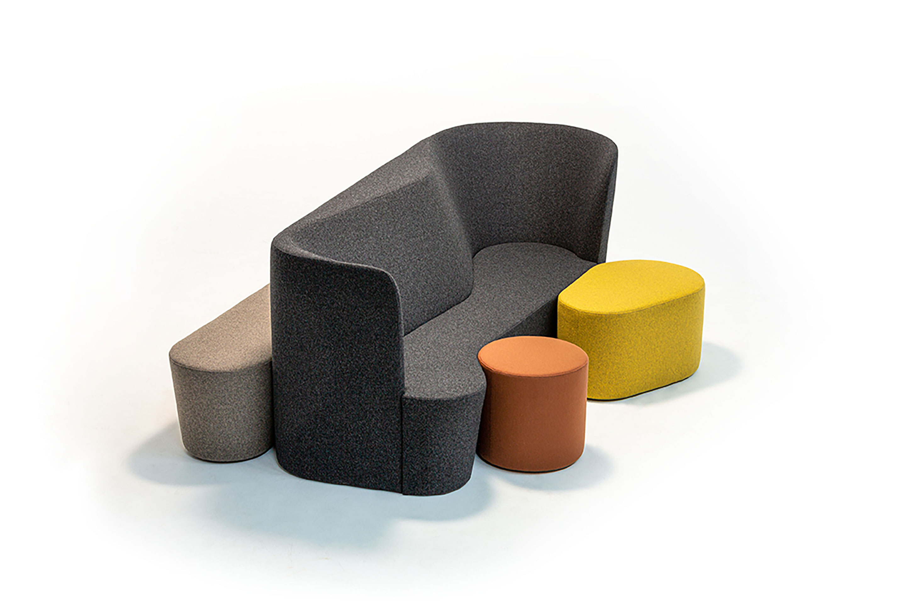 Designer Alfredo Häberli zeigte bei Moroso die multifunktionale Produktfamilie «Taba».