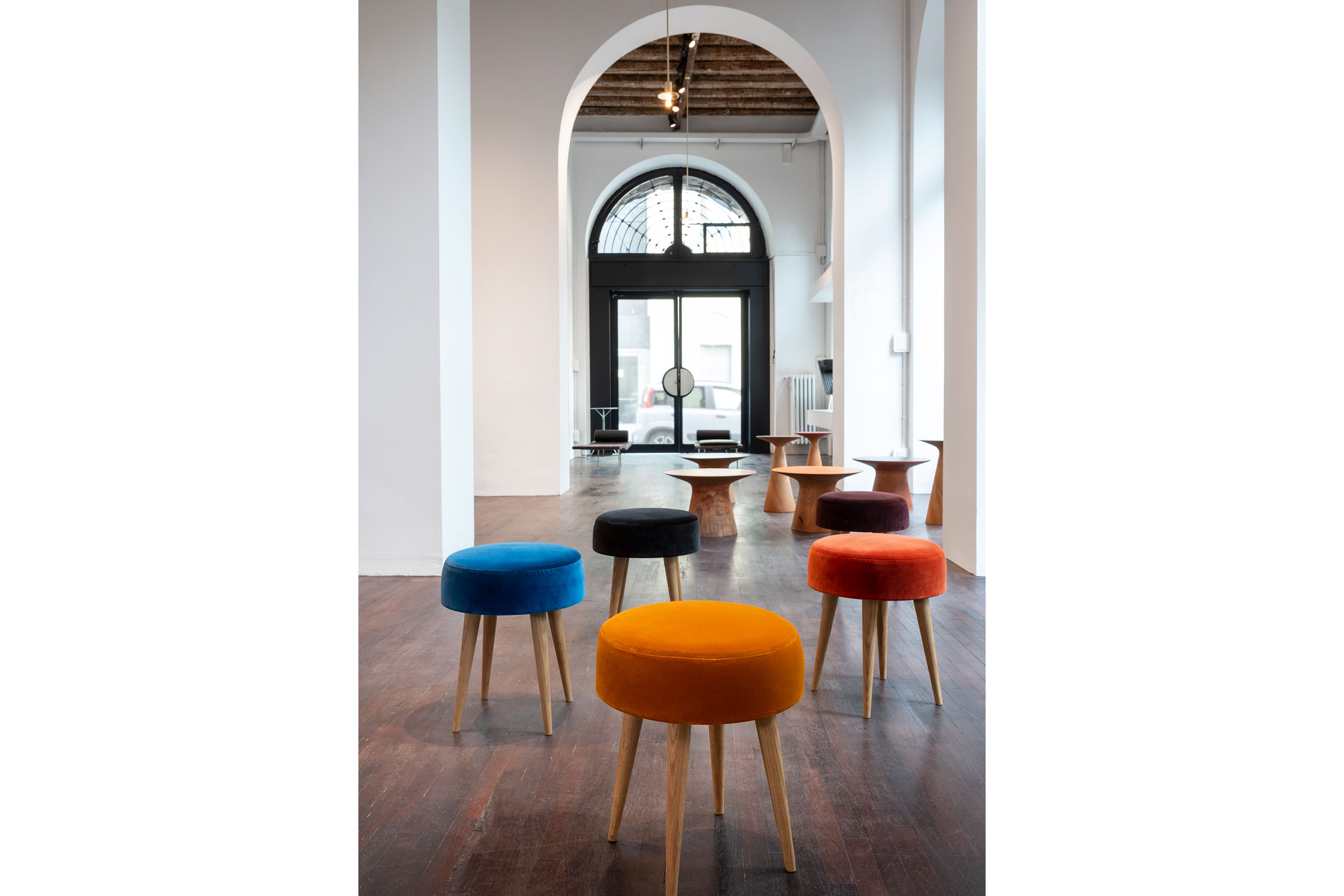 Das Label Time &amp; Style aus Tokio zeigte Arbeiten, die von traditionellem japanischem Handwerk sind. Produziert wird in Higashikawa auf Hokkaido. Auch für Peter Zumthor: Seine Möbel für Bauten wie die Valser Therme, das Kölner Museum Kolumba oder die Londoner Serpentine Gallery waren erstmals zusammen in einer bestechend schönen Kollektion in Europa zu sehen.