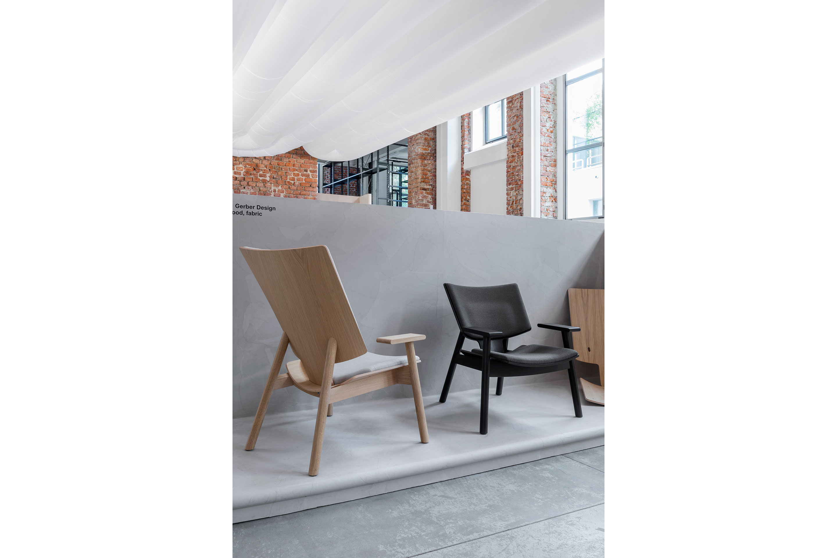 «House of Switzerland»: Alle gezeigten Objekte und Geräte sind erprobte Prototypen aus dem Bereich der Innenarchitektur und weisen in ihrem Kern innovative Eigenschaften auf: Dazu gehören Brauereiabfälle als Rohstoff für Einrichtungsgegenstände, aus handgeflochtenem Carbon hergestellte Paravents oder wandelbare und multifunktionale Sitzmöbel.