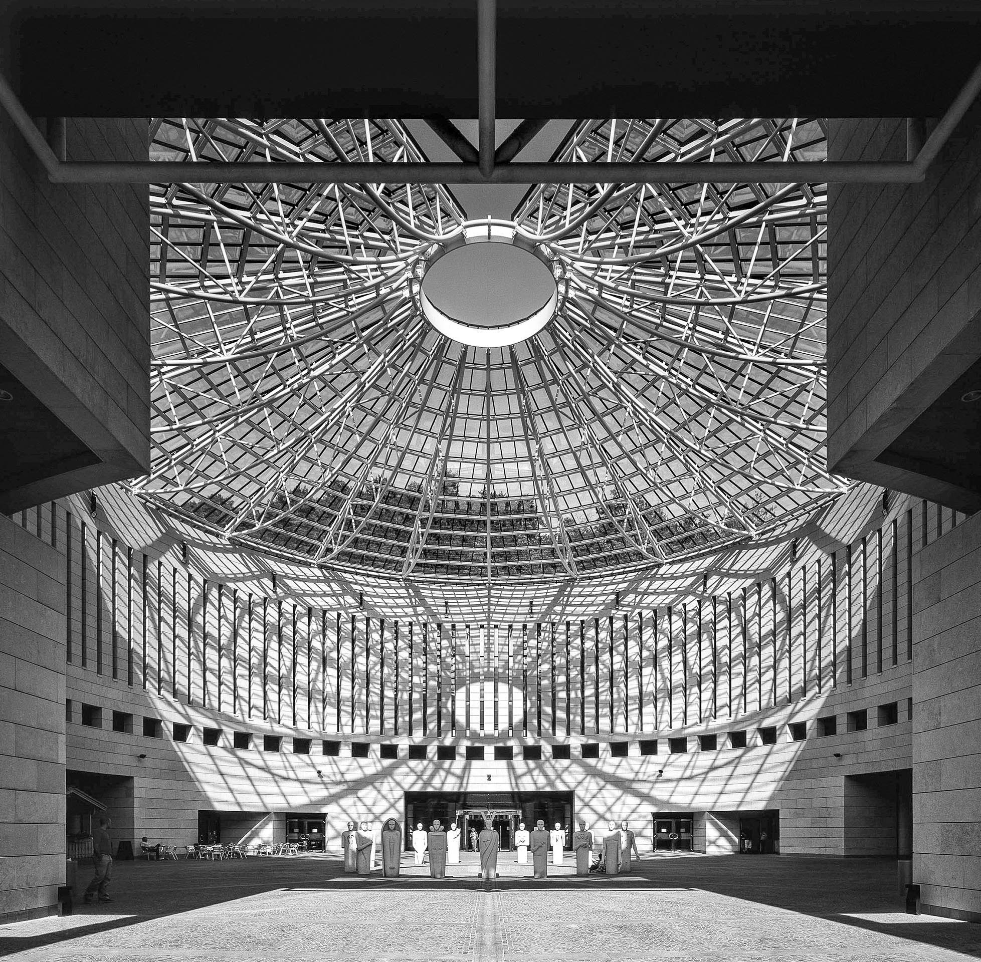 Corte di accesso al museo MART di Rovereto, Italia, 1988-2002.