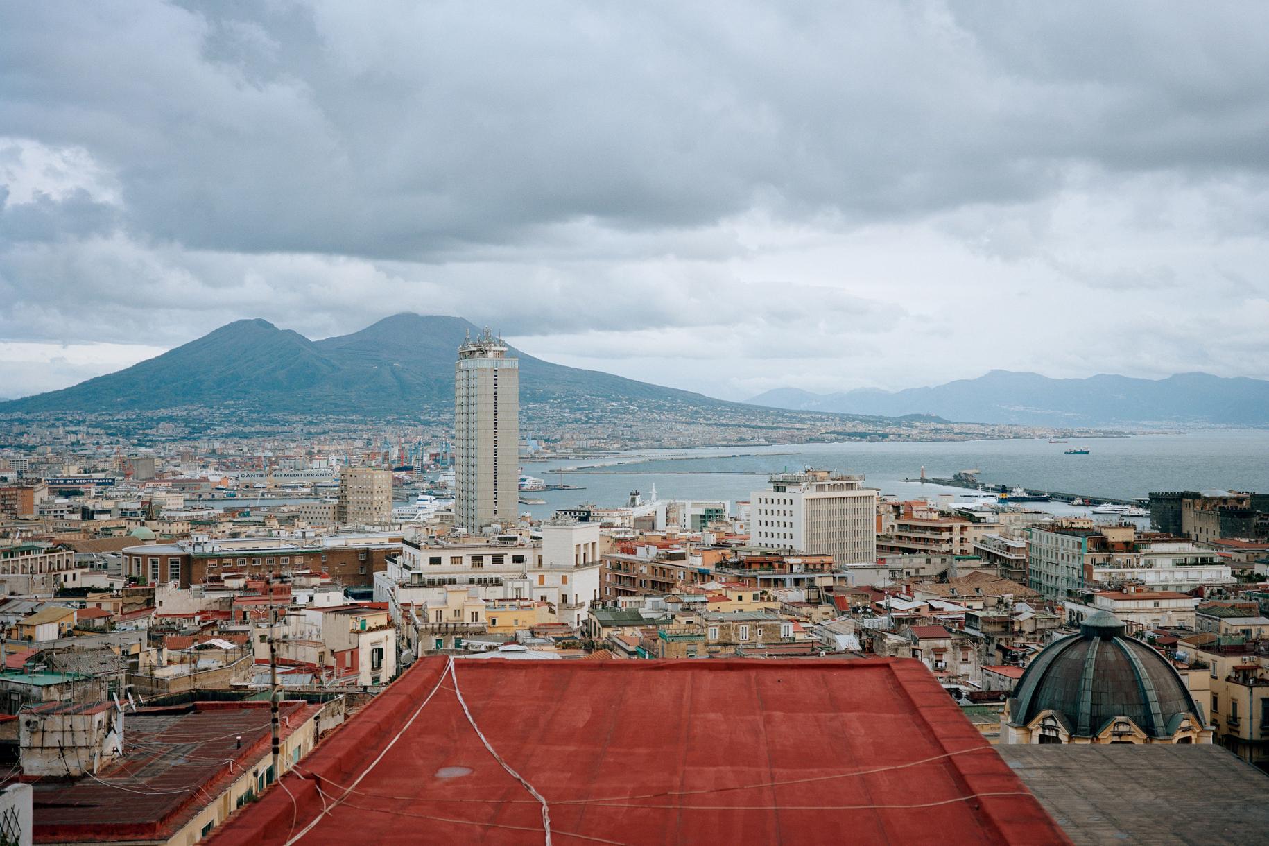 Immeuble de la Società Cattolica Assicurazioni. 1956– 1958. 100 m de hauteur, 15 étages de bureaux, d'appartements et 15 étages pour un hôtel. Architecture: Stefania Filo Speziale, Carlo Chiurazzi, Giorgio di Simone.