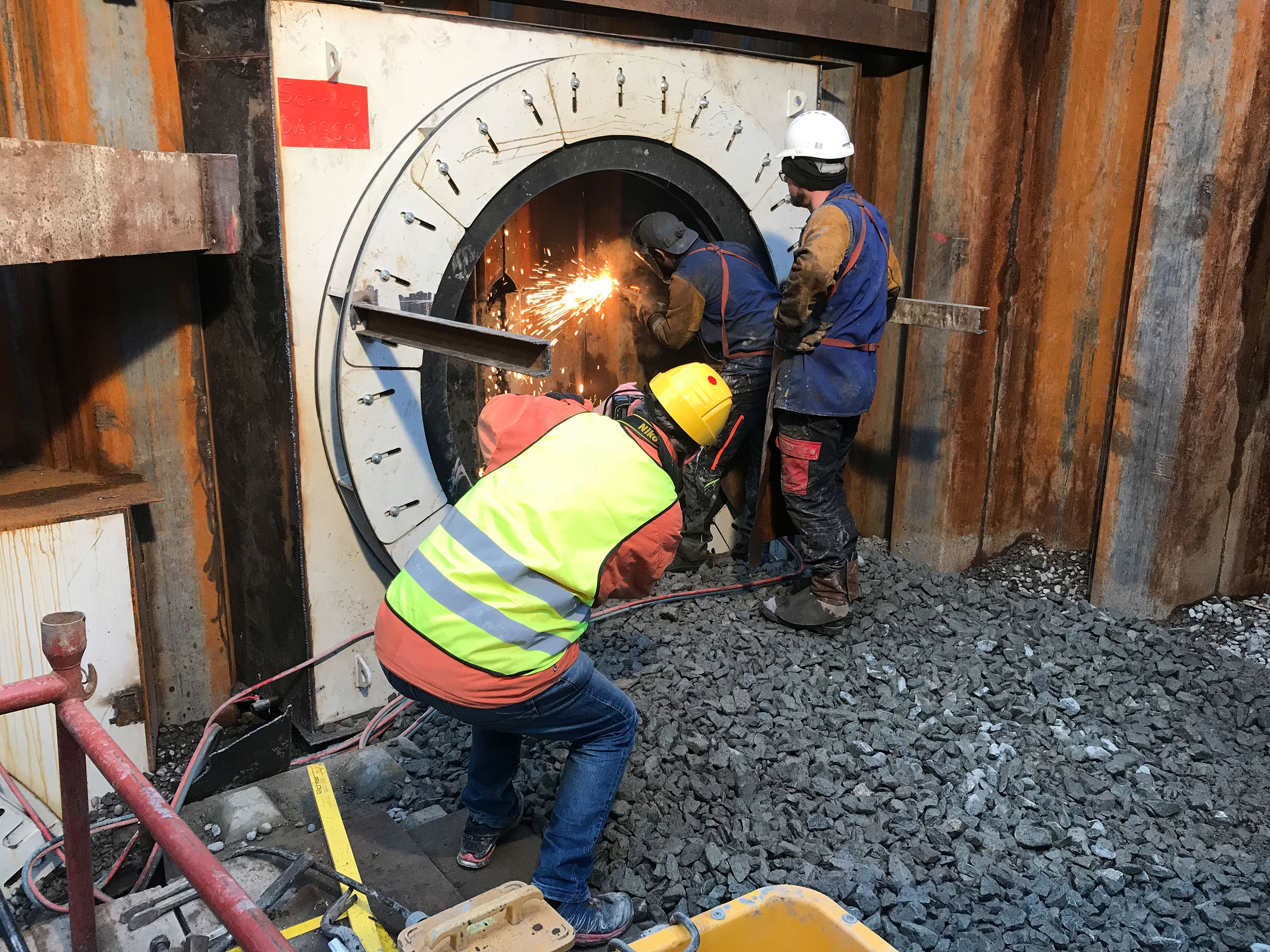 Lavori di saldatura presso il microtunnelling della rete energetica Circulago.