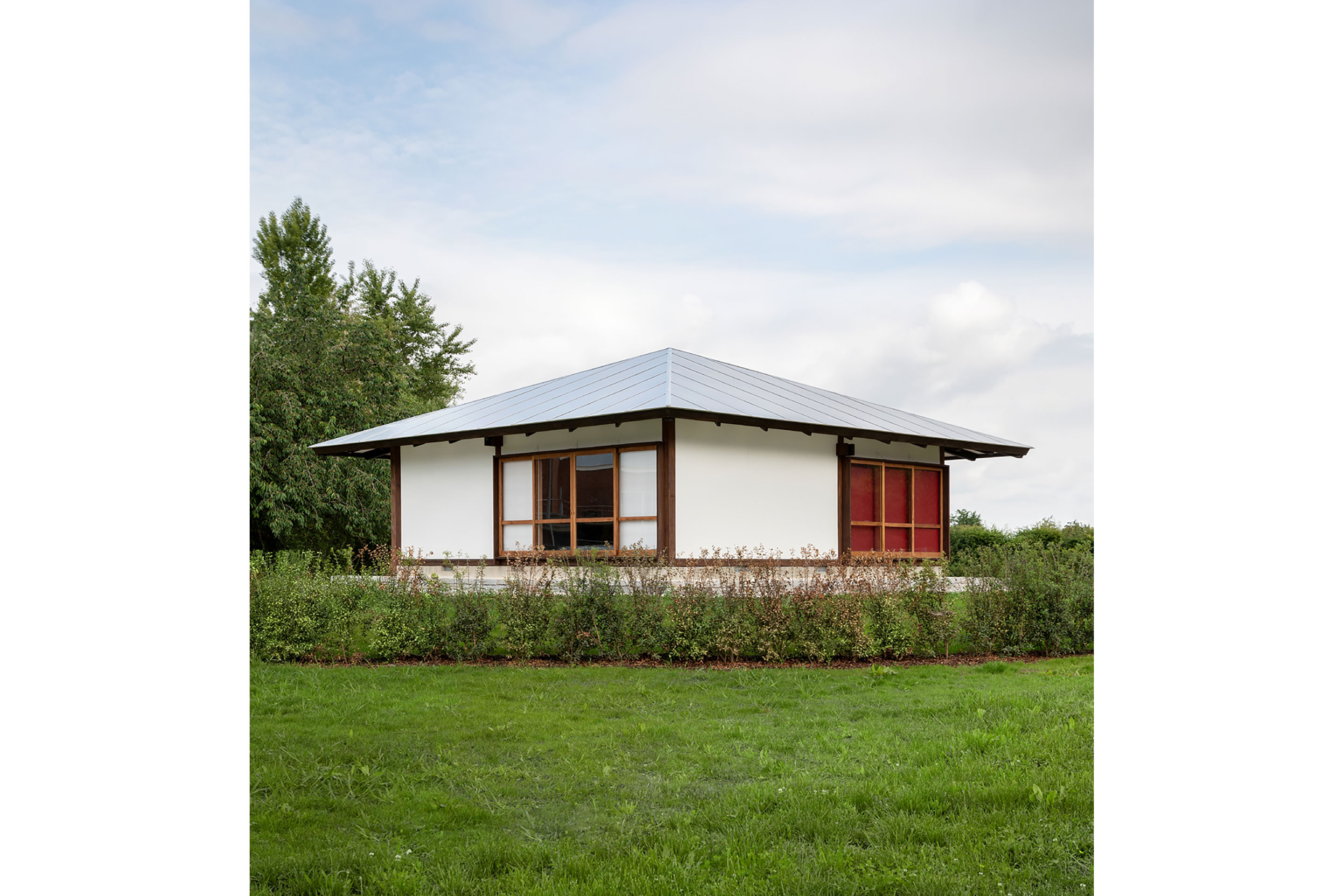 Das Umbrella House von Architekt Kazuo Shinohara auf dem Gelände des Vitra Campus in Weil am Rhein.