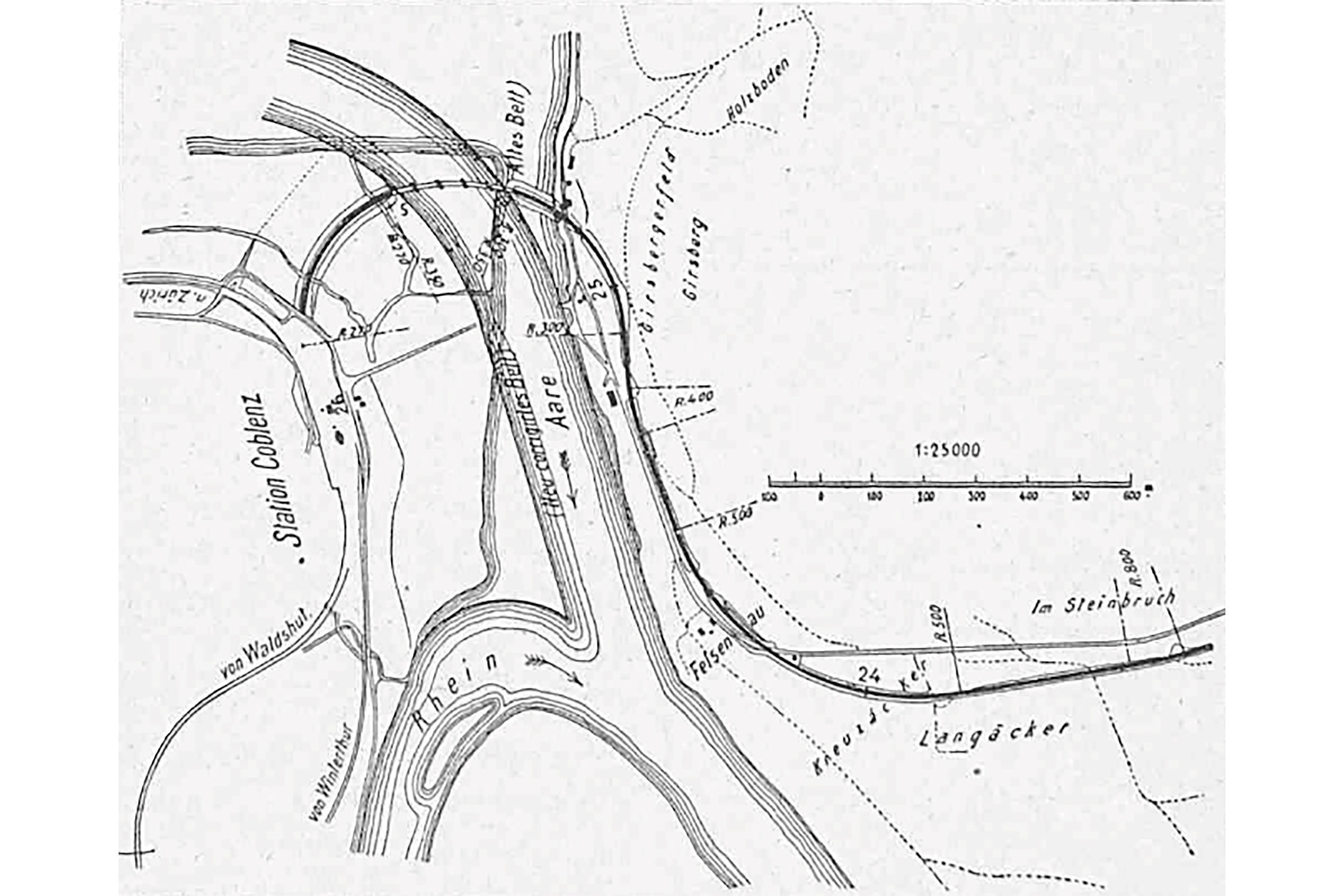 Die Schweizerische Nordostbahn wünschte sich eine durchgehende linksufrige Rheintalbahn von Basel nach Romanshorn: «Die neue Bahnlinie Stein-Coblenz hat eine Länge von 26,070 km. Von Stein abzweigend folgt sie dem linken Ufer des Rheins bis zur Einmündung der Aare bei Waldshut, deren Lauf sie sich auf eine kurze Strecke ebenfalls entlang zieht, um sie dann behufs Einmündung in die Station Coblenz in einem Korbbogen zu überbrücken.»