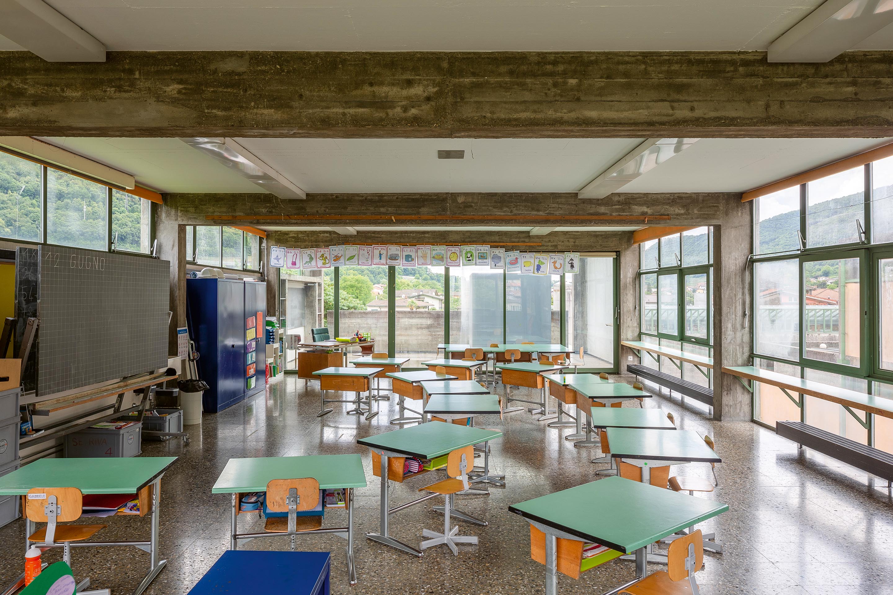 Viste comparative dello spazio didattico prima e dopo i lavori.