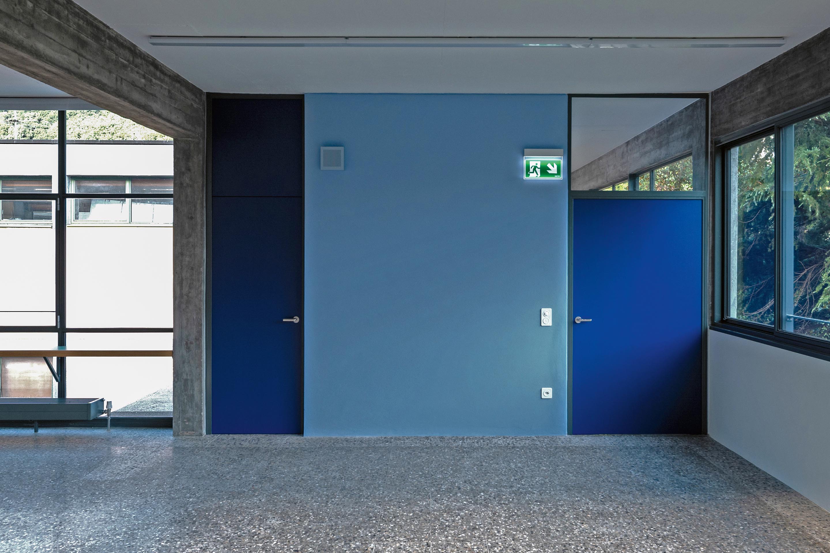 Viste comparative dello spazio didattico prima e dopo i lavori.