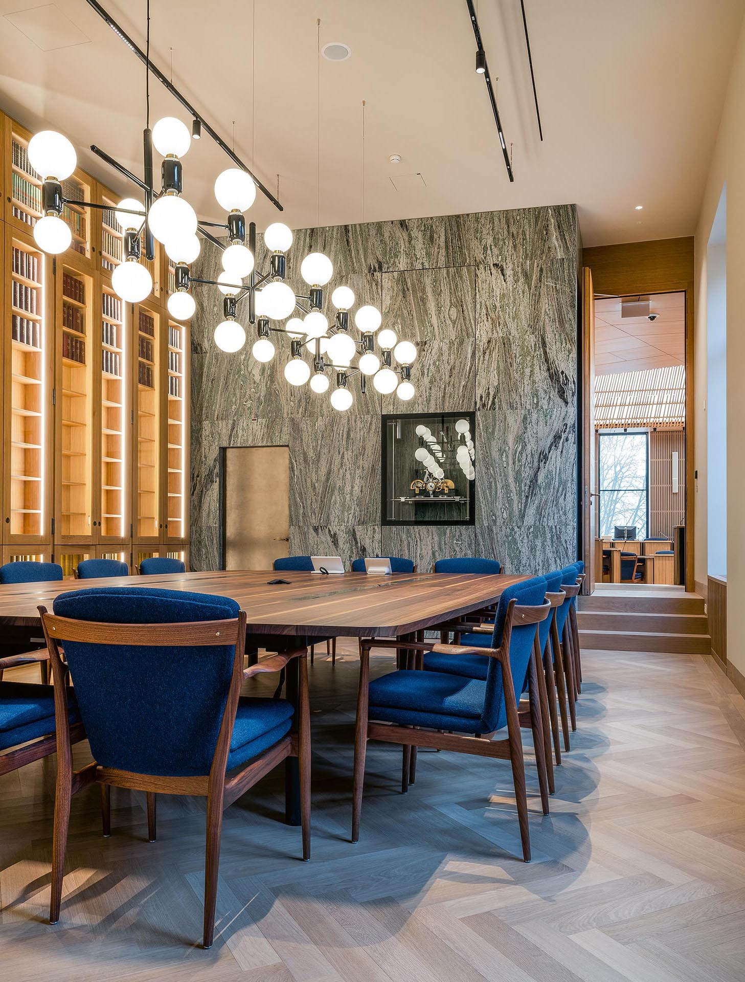 La salle Bogueret, relogée dans l’aile est de l’Hôtel-de-Ville, abrite le mémorial du Grand Conseil et le mécanisme de l’horloge de la grande salle.