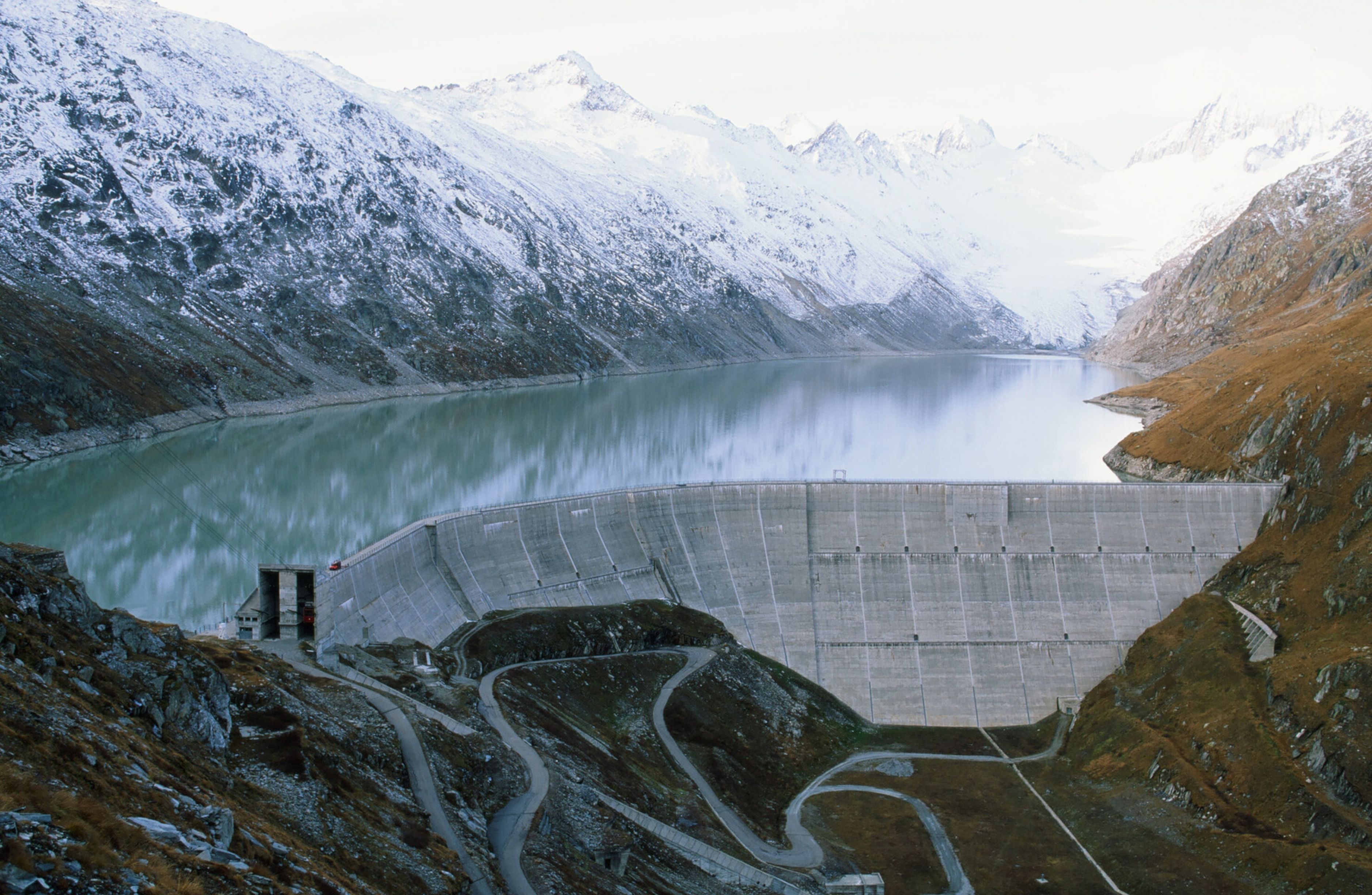 Barrage et lac de retenue d’Oberaar. © Photo: Kraftwerke Oberhasli AG / Robert Bösch