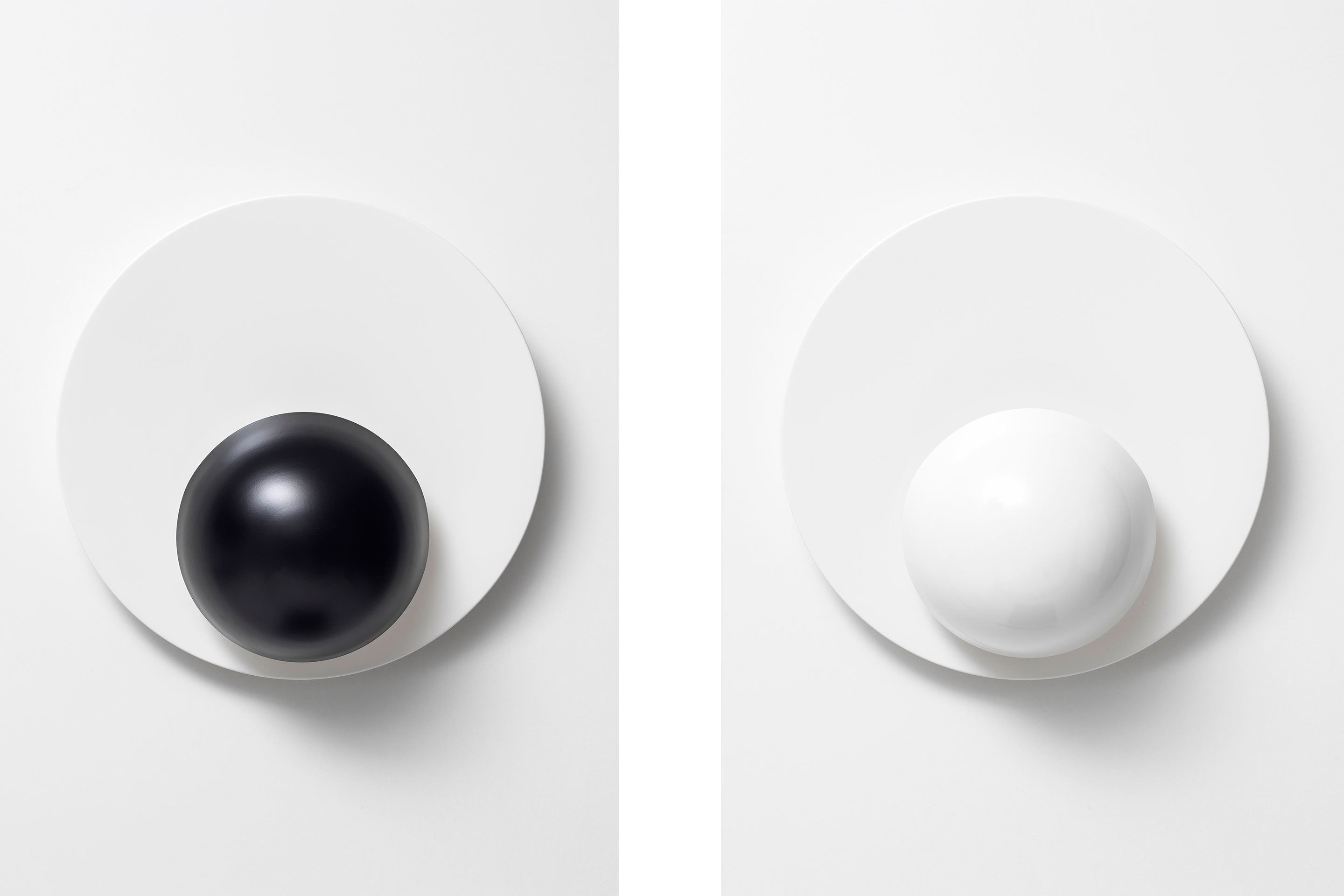 DIe Wandleuchte DOT von BAG Turgi wird in Schwarz, Weiss und Rot erhältlich sein.