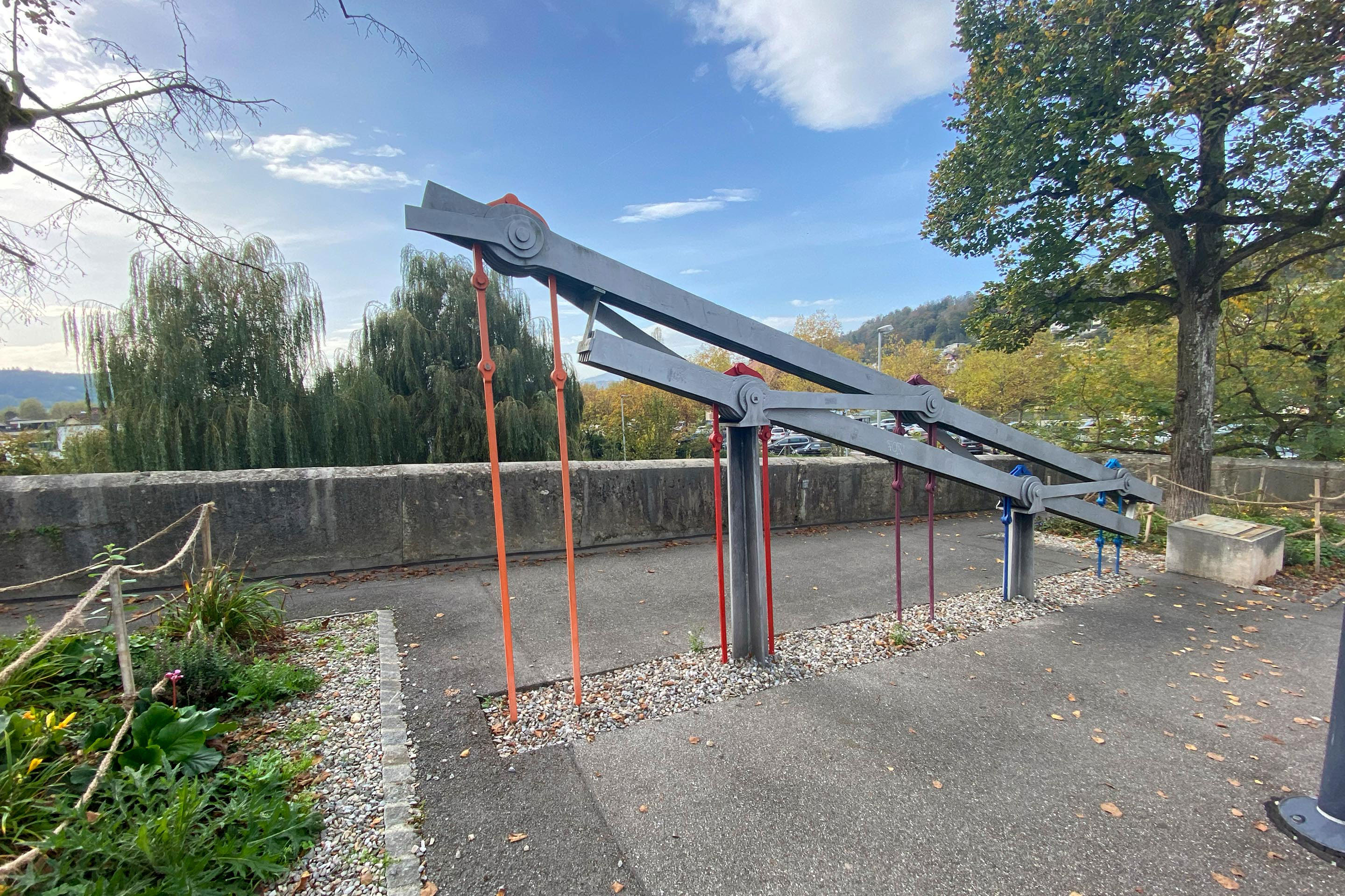 aarebruecke-aarau-39587 Abschnitte der einstigen Kettenbrücke erinnern heute noch an ein Bauwerk, das im Sprachgebrauch der lokalen Bevölkerung bis heute gehalten hat.