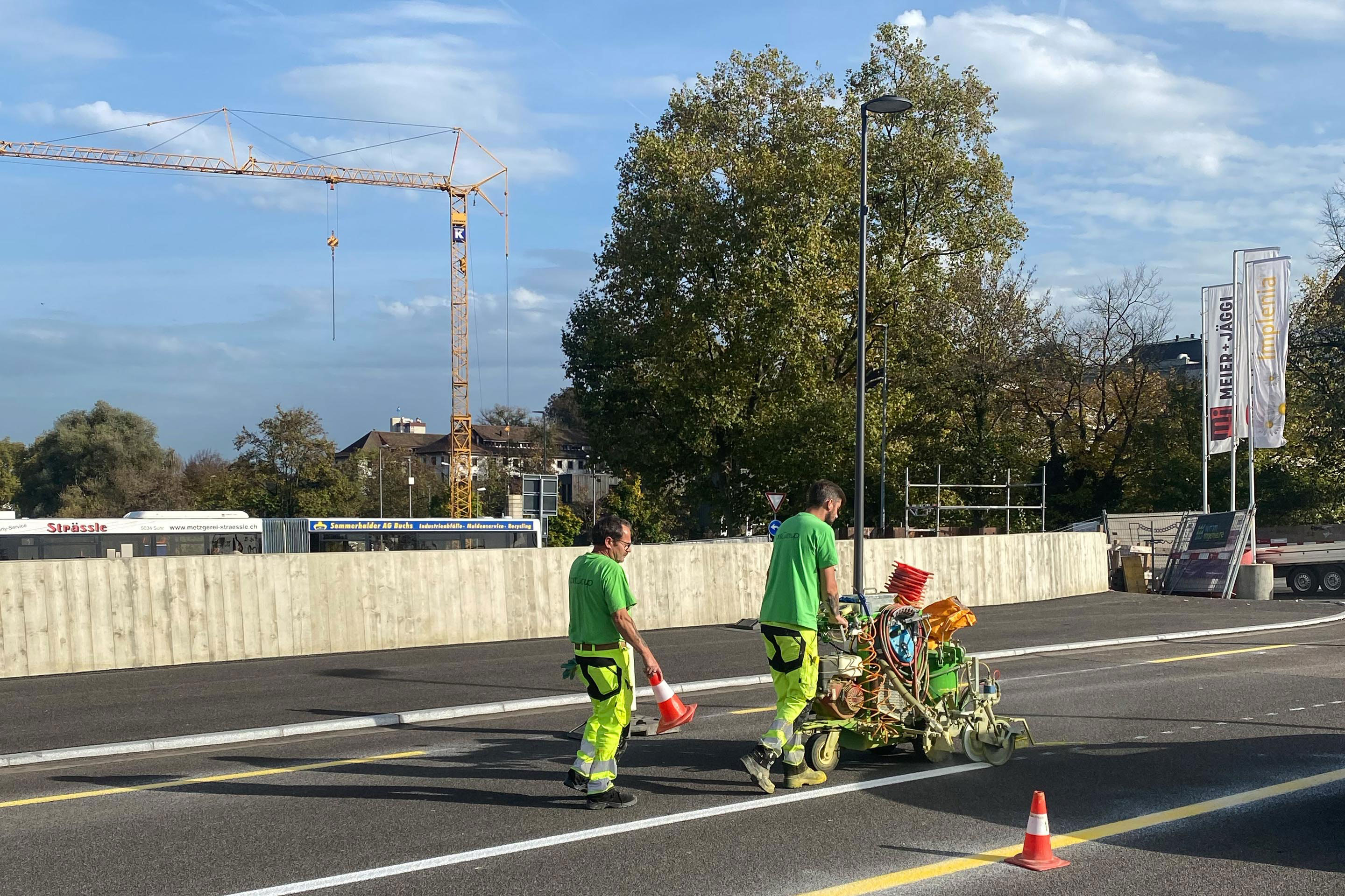 aarebruecke-aarau-9686 Zwischenzeitlich sind die Markierungsarbeiten auf der Brücke abgeschlossen.