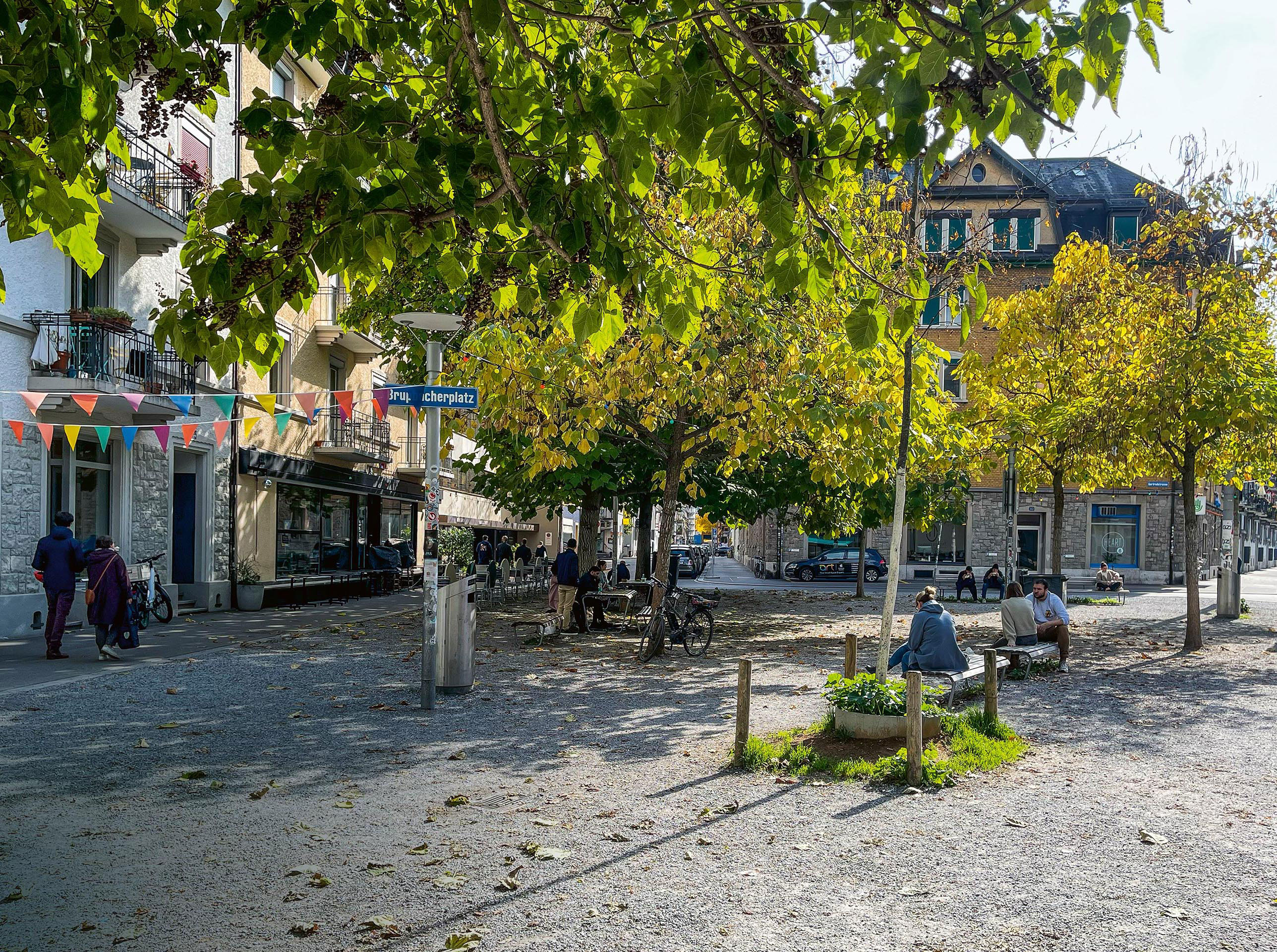 Die Umgebung des Brupbacherplatz  in Zürich entspricht einer 10-Minuten-­Nachbar­schaft:  In einem Umkreis  von 500 m wohnen 16 000 und arbeiten 9600 Menschen.