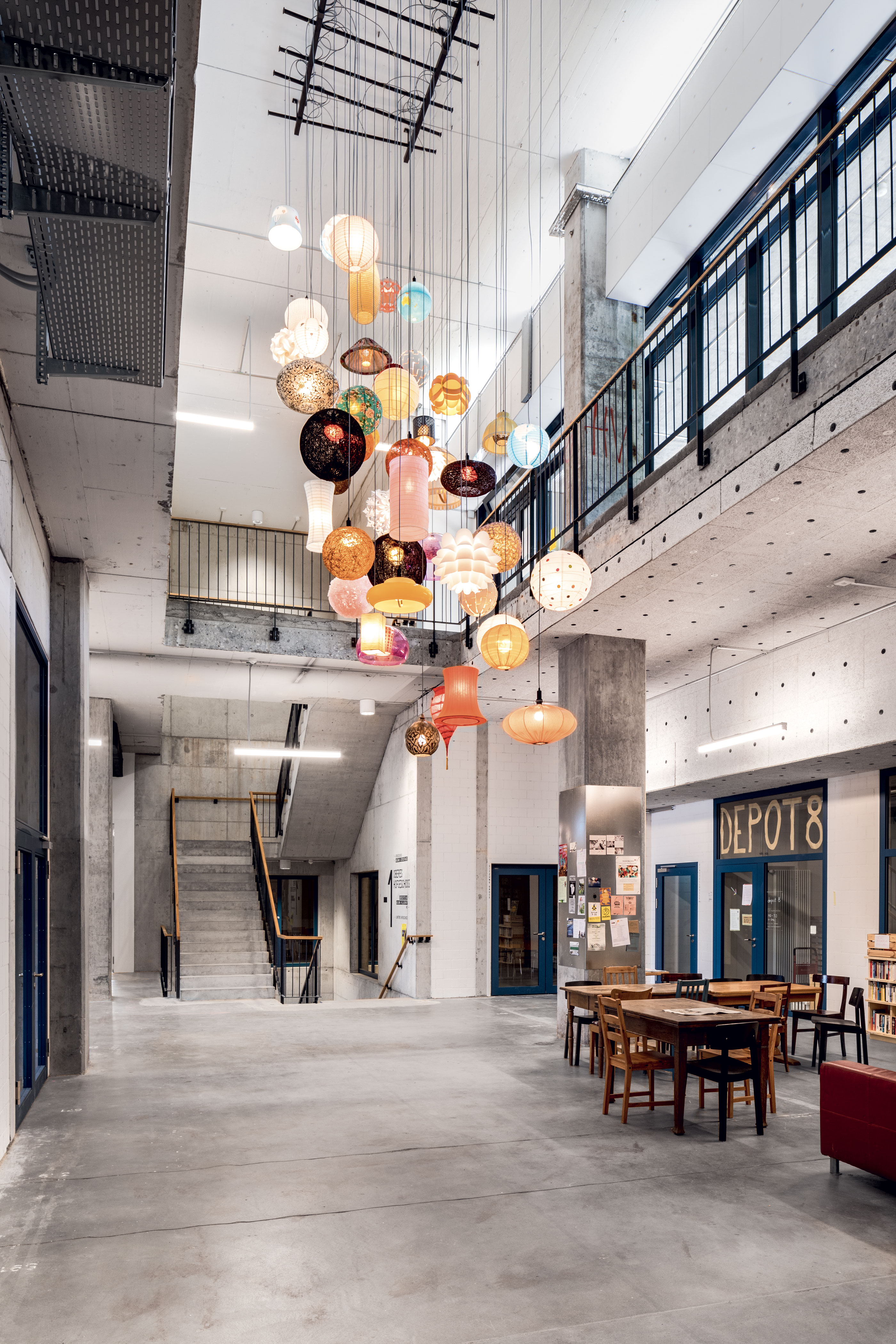 Espace commun qui relie les différents niveaux d’accès au bâtiment