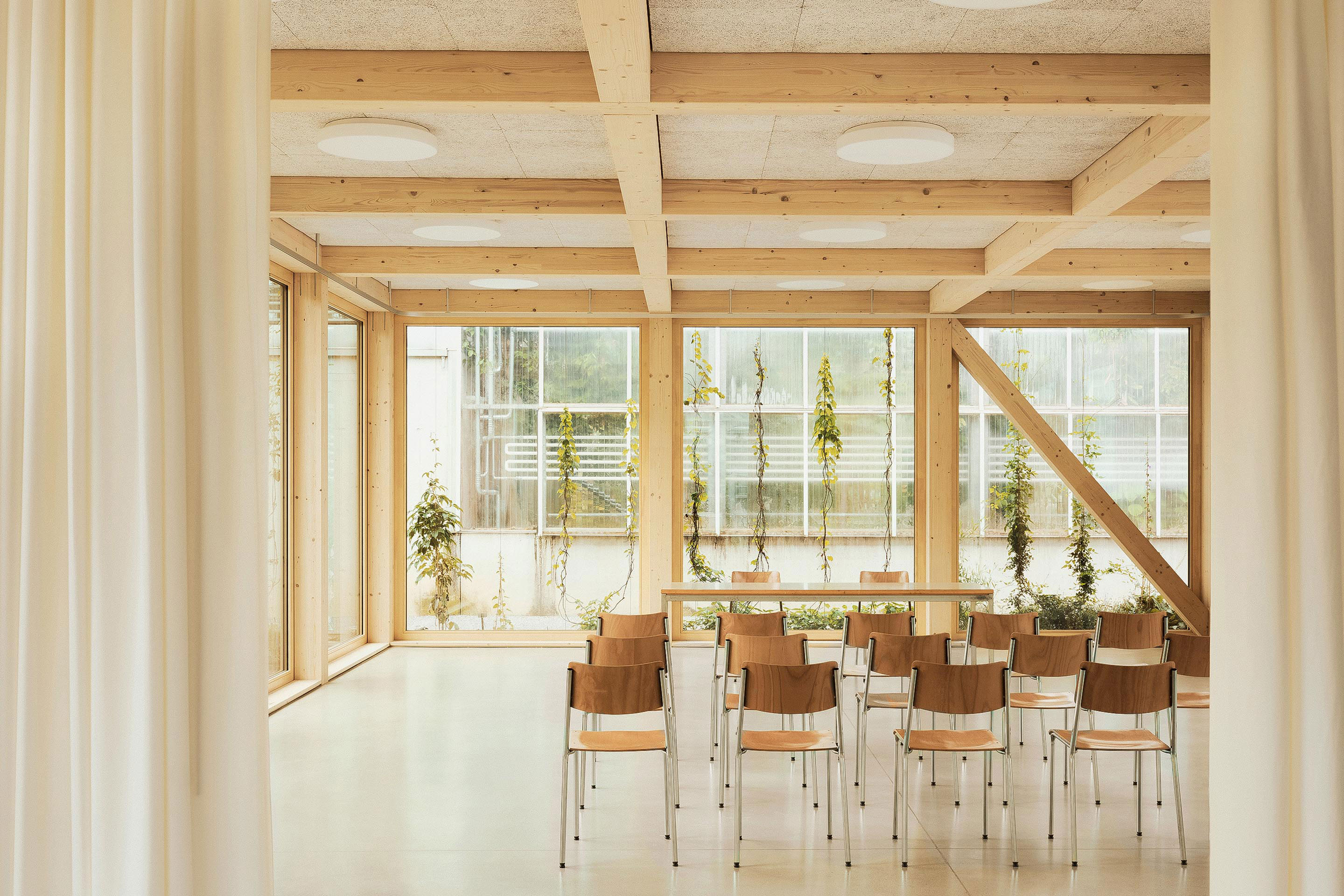 Den Architekten war wichtig, dass die ganze statische Struktur aus Holz ist – inklusive der aussteifenden Querstreben.