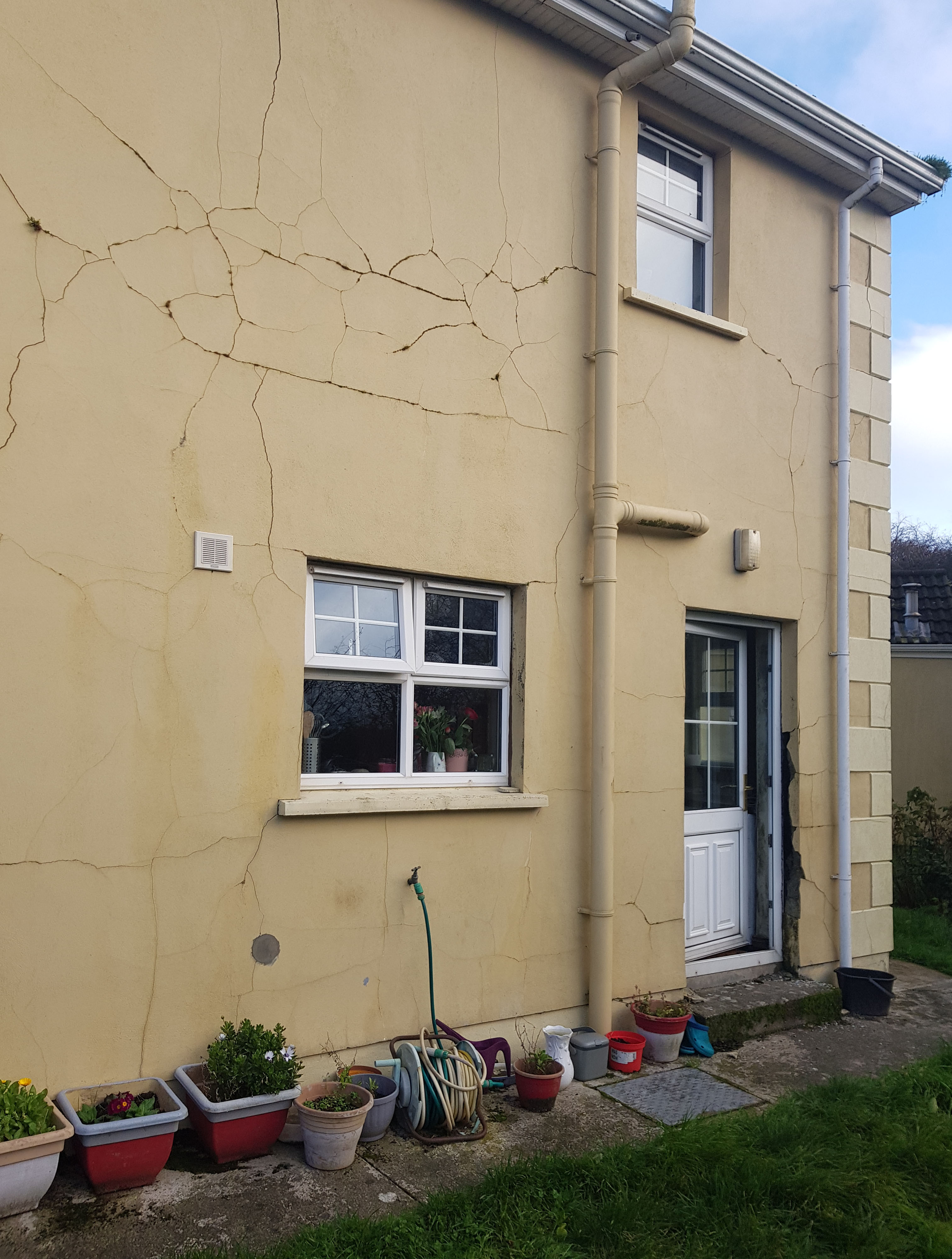 Des fissures jusqu'au toit: un sinistre typique dans le comté irlandais de Donegal