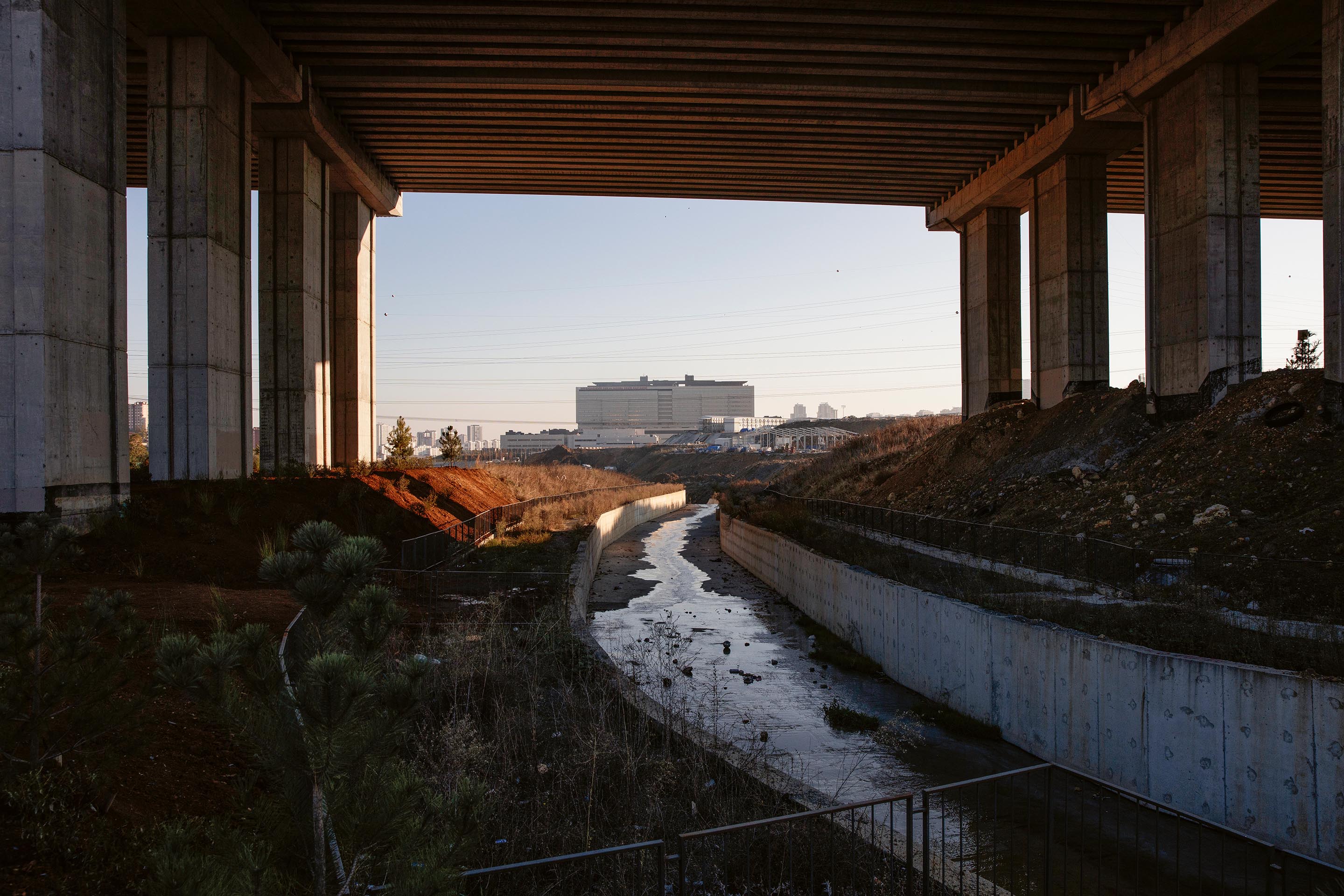 Le grand complexe hospitalier de Başakşehir, inauguré en 2020, et construit par un consortium turco-japonais. Disposant d’une capacité de près de 2800 lits, c’est l’un des plus grands hôpitaux du monde.