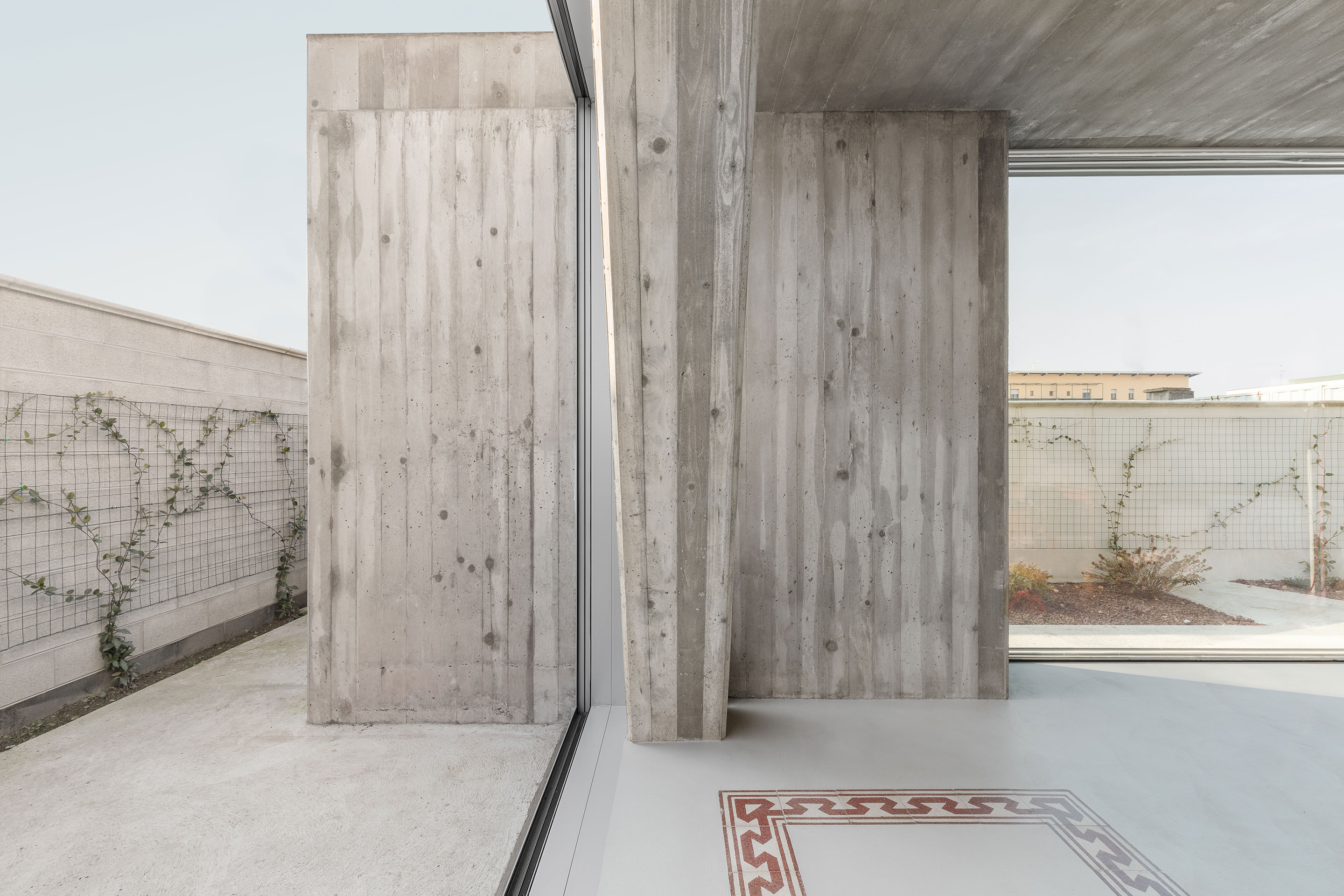 Casa per una famiglia, Galliate, 2016-2018 – Prospettiva di dettaglio del nuovo spazio giorno (veranda).