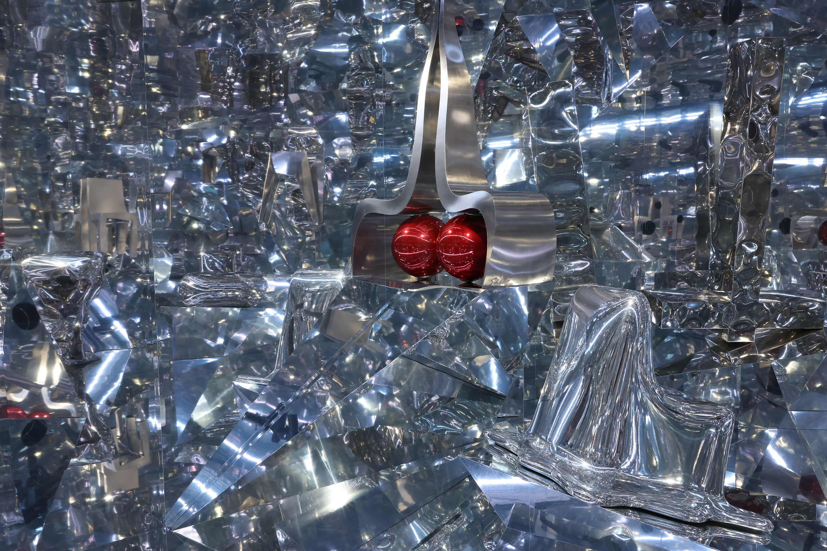 Das Innenleben des wild glitzernden Kaleidoskops gibt kaum etwas im Detail preis.