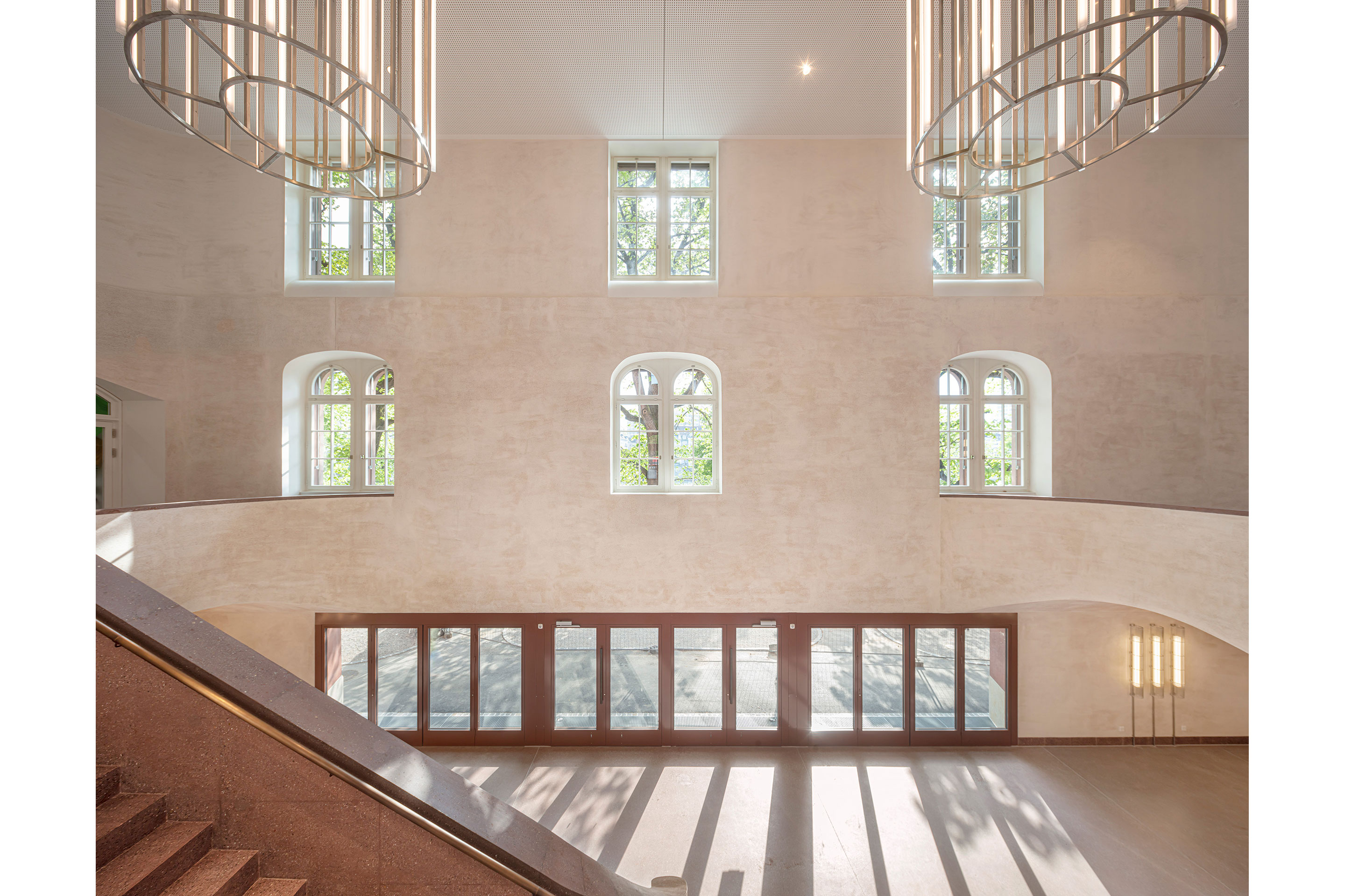 Abendsonne in der Treppenhalle.