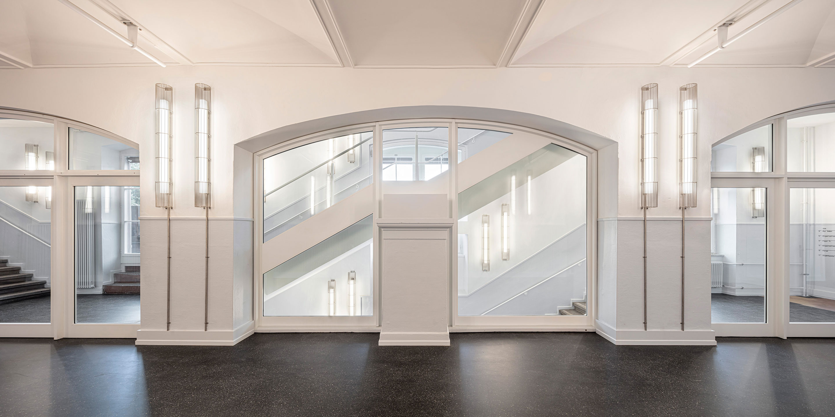 Der Bestand wurde in nüchternem Weiss aufgefrischt.