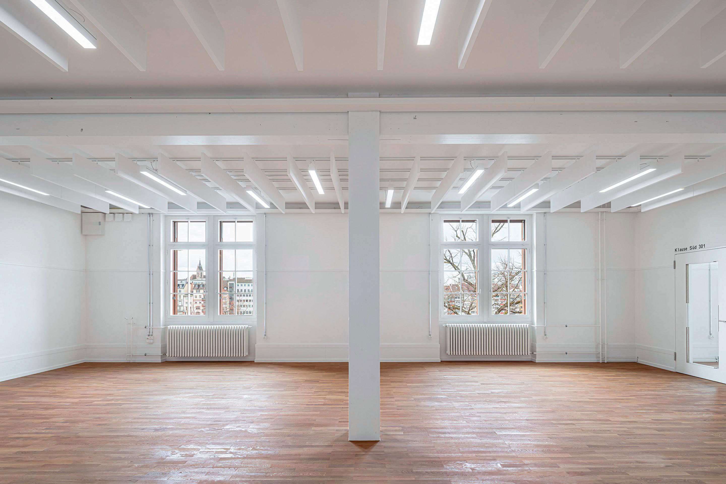 Nicht überall griffen die Architekten so herzhaft in den Bestand ein wie zur Durchwegung. Viele Räume zeigen sich nur aufgefrischt.