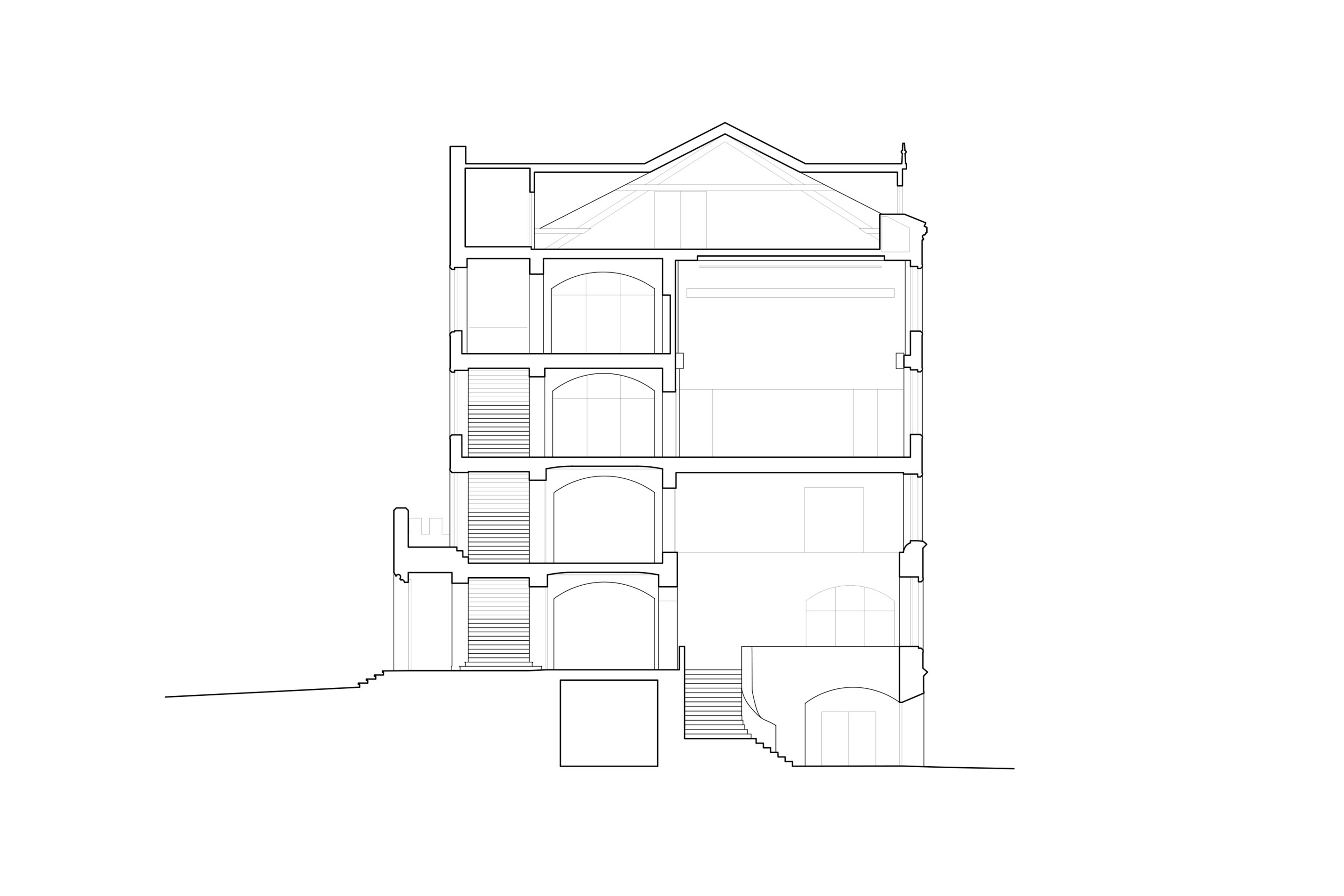 Deutlich erkennt man im Querschnitt die dreistöckige Treppenhalle und darüber den neuen Veranstaltungssaal.