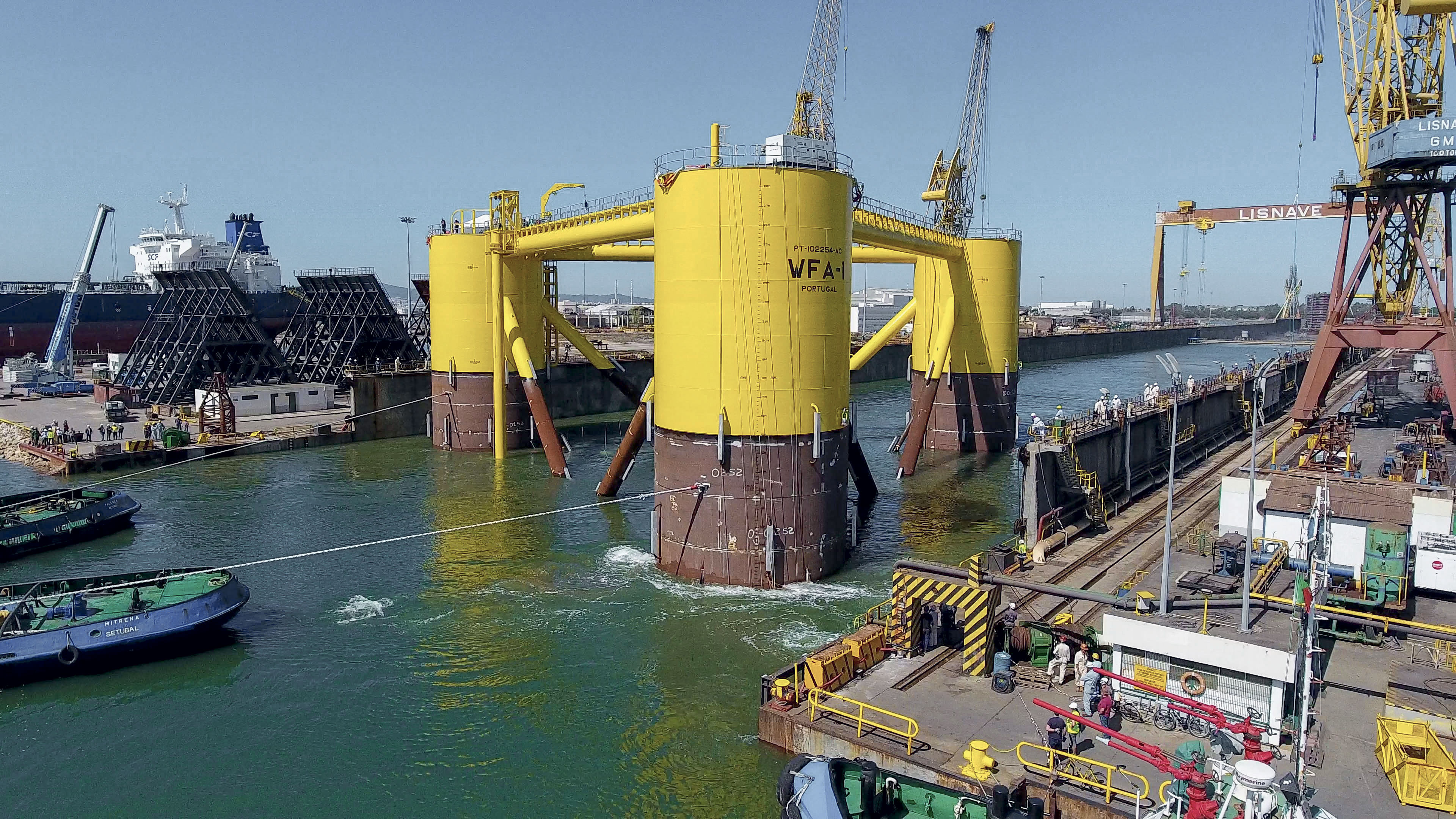 Fondation semi-submersible avant l’installation de l’éolienne