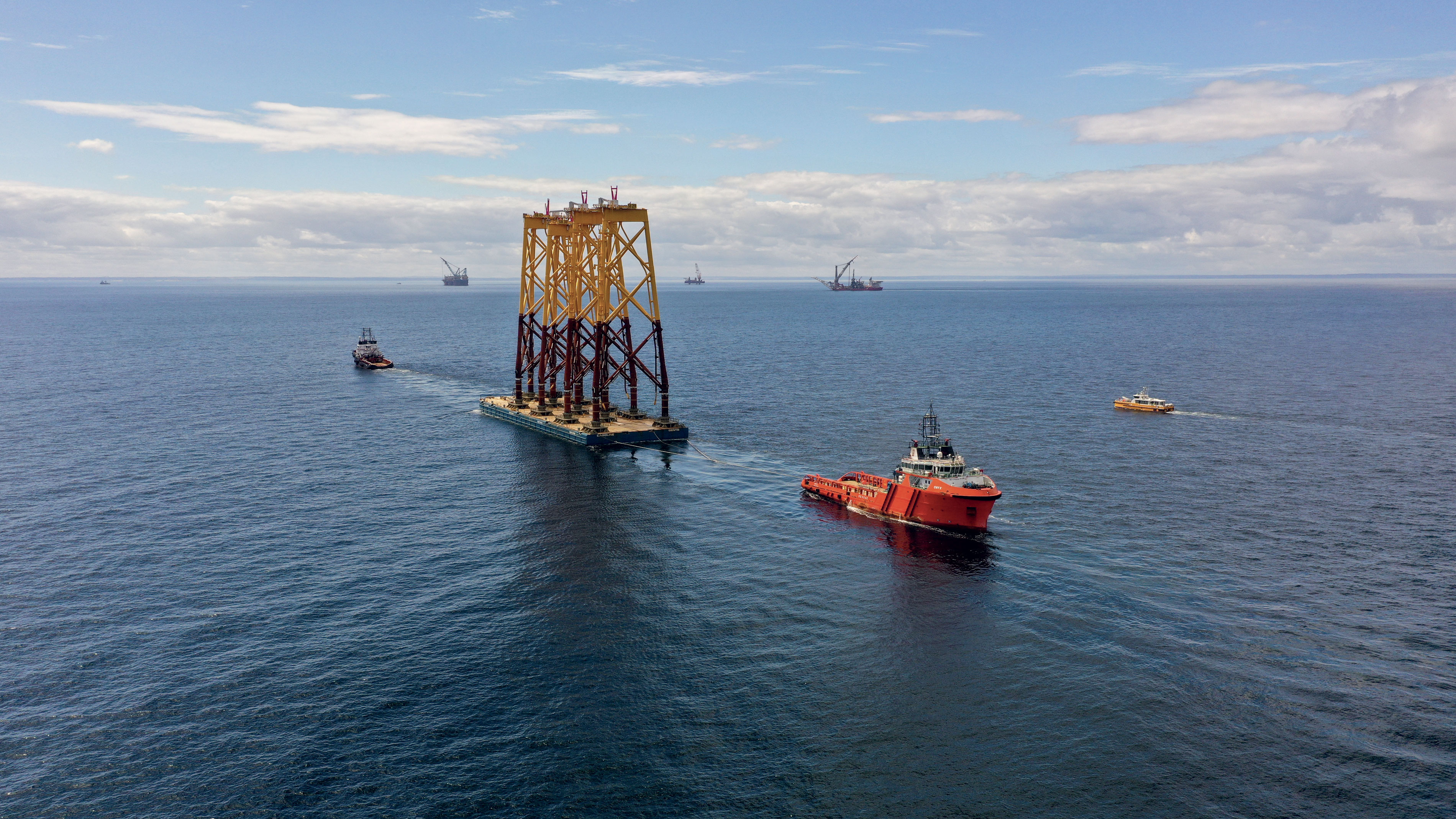 Transport des fondations de type Jacket sur le site de Saint-Brieuc (F)