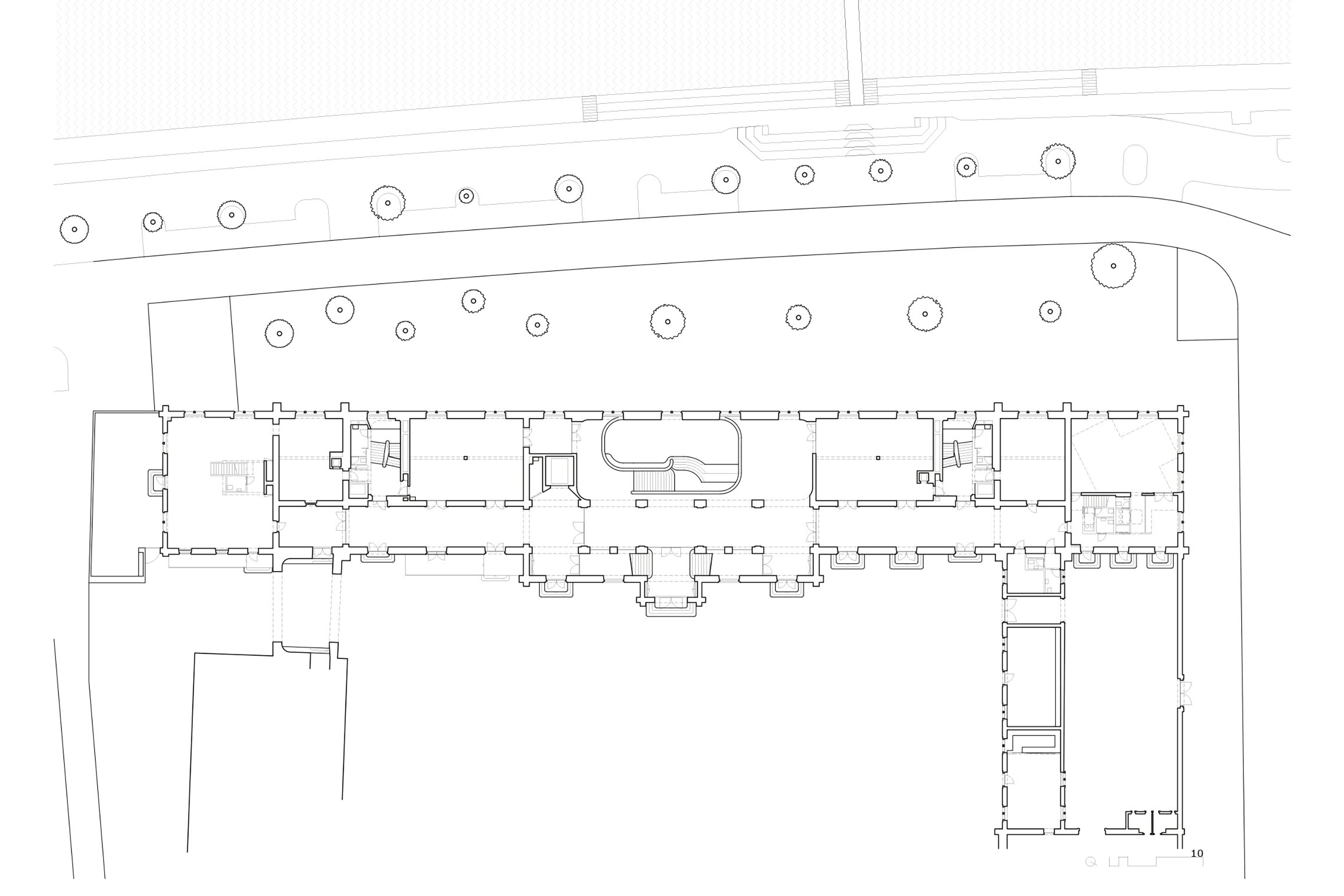 Grundriss EG: Mit Selbstverständlichkeit vermittelt das neue Treppenhaus zwischen den unterschiedlichen Niveaus von Rheinufer und Hof.