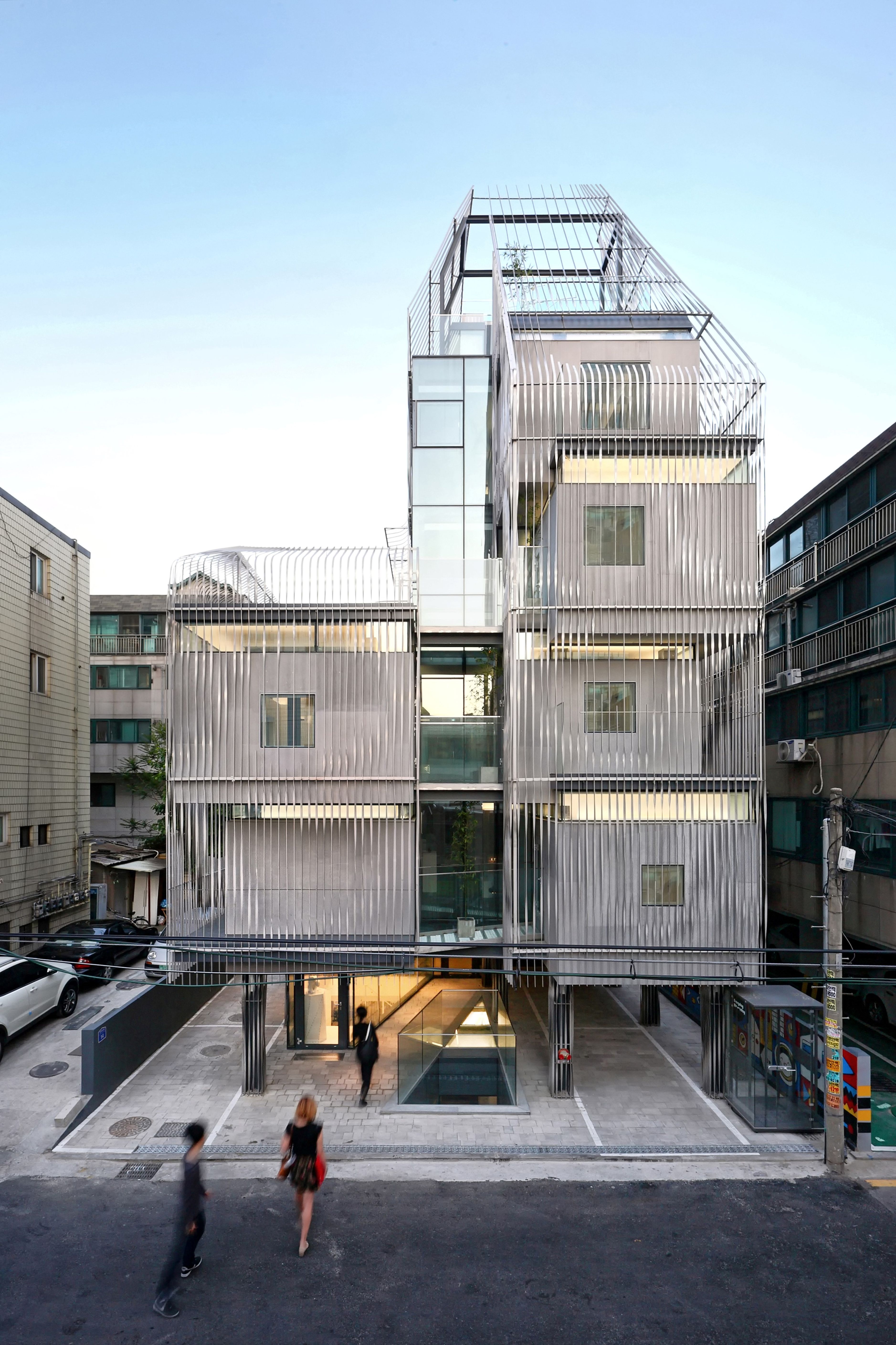 Songpa Micro Housing à Séoul: un immeuble composé de 14 unités combinées de 11m2, parfait exemple de logement communautaire sur un petit espace. Image: ssdarchitecture.com