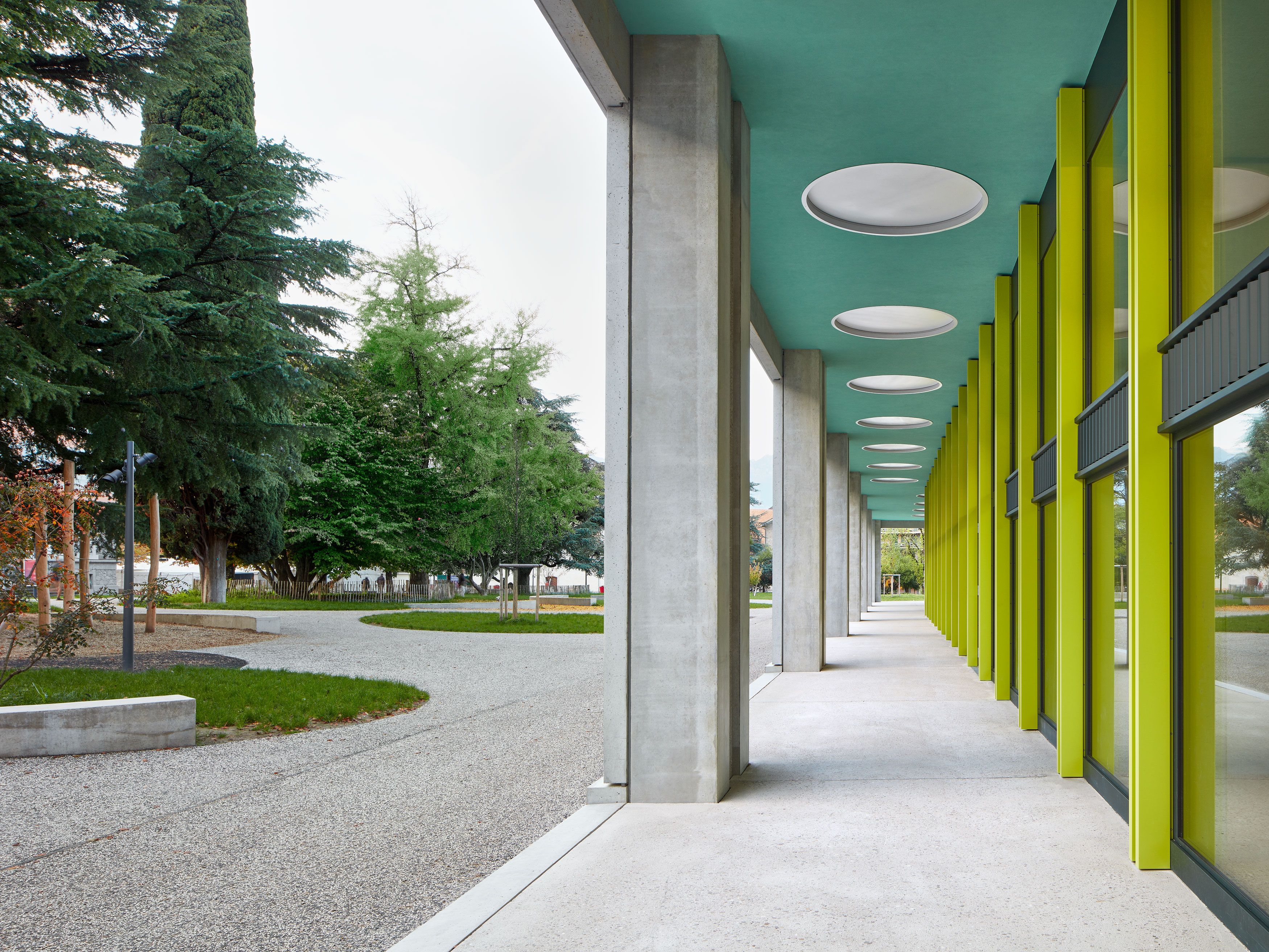 Collège Courbet: l’arcade donnant sur la nouvelle place publique