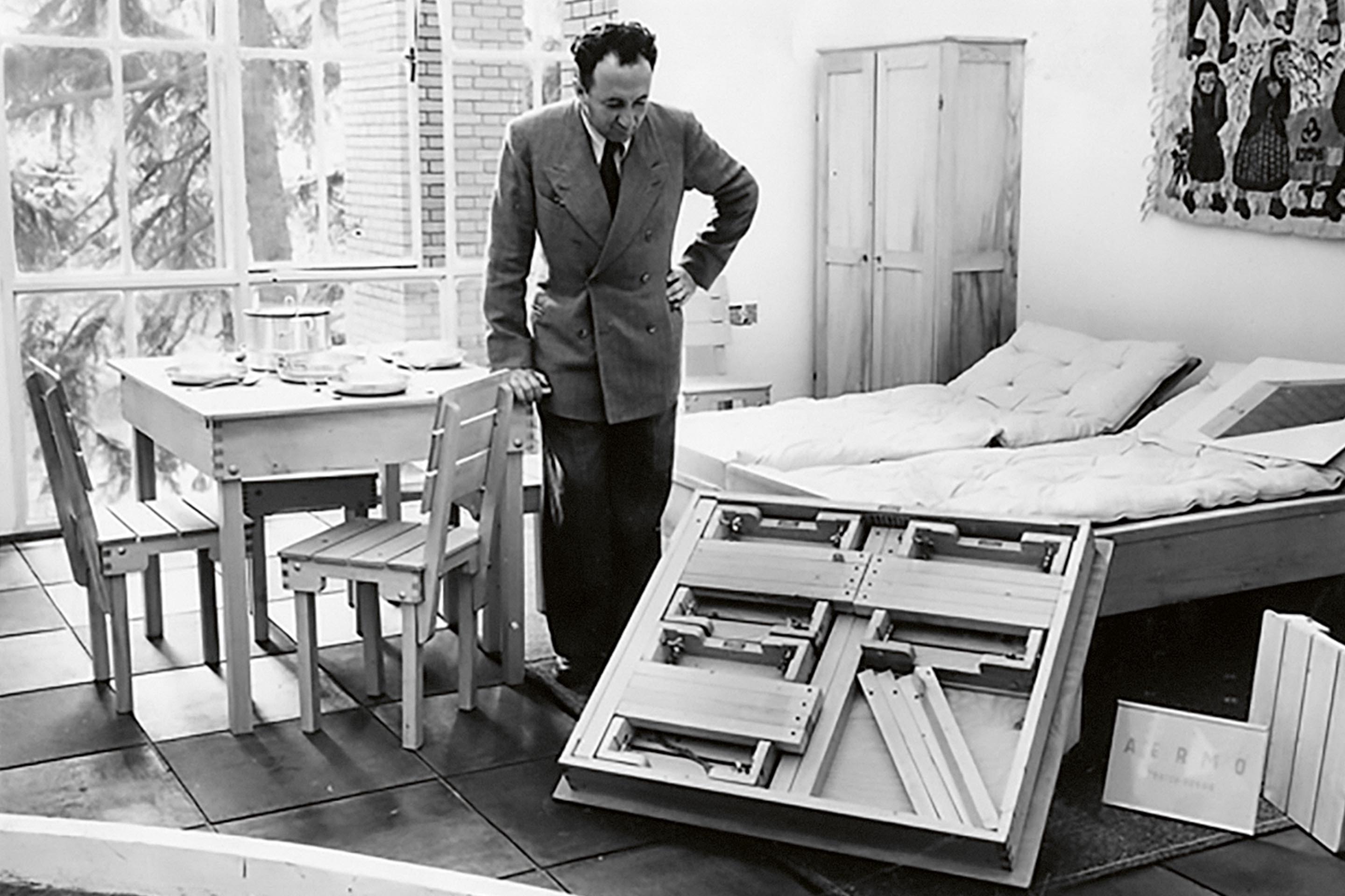 VIII Triennale, Sezioni estere, Svizzera, 1947. Letti, tavolo e sedie componibili. Doc. TRN_VIII_05_0324.