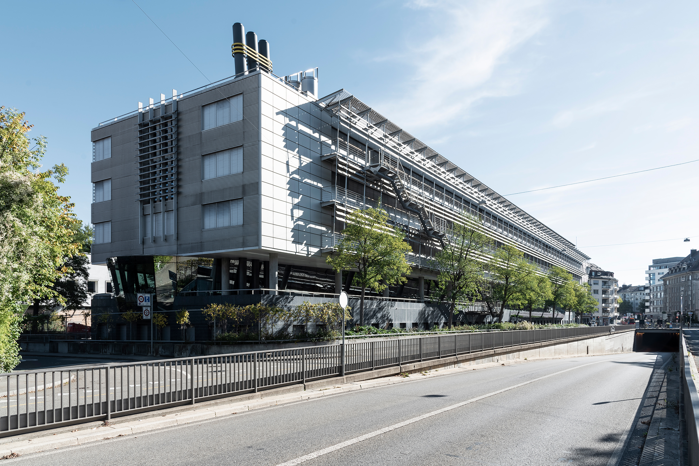 Edificio amministrativo Titanic II, Berna. Architettura: Rudolf Rast, Christian Furter (1993-1995)