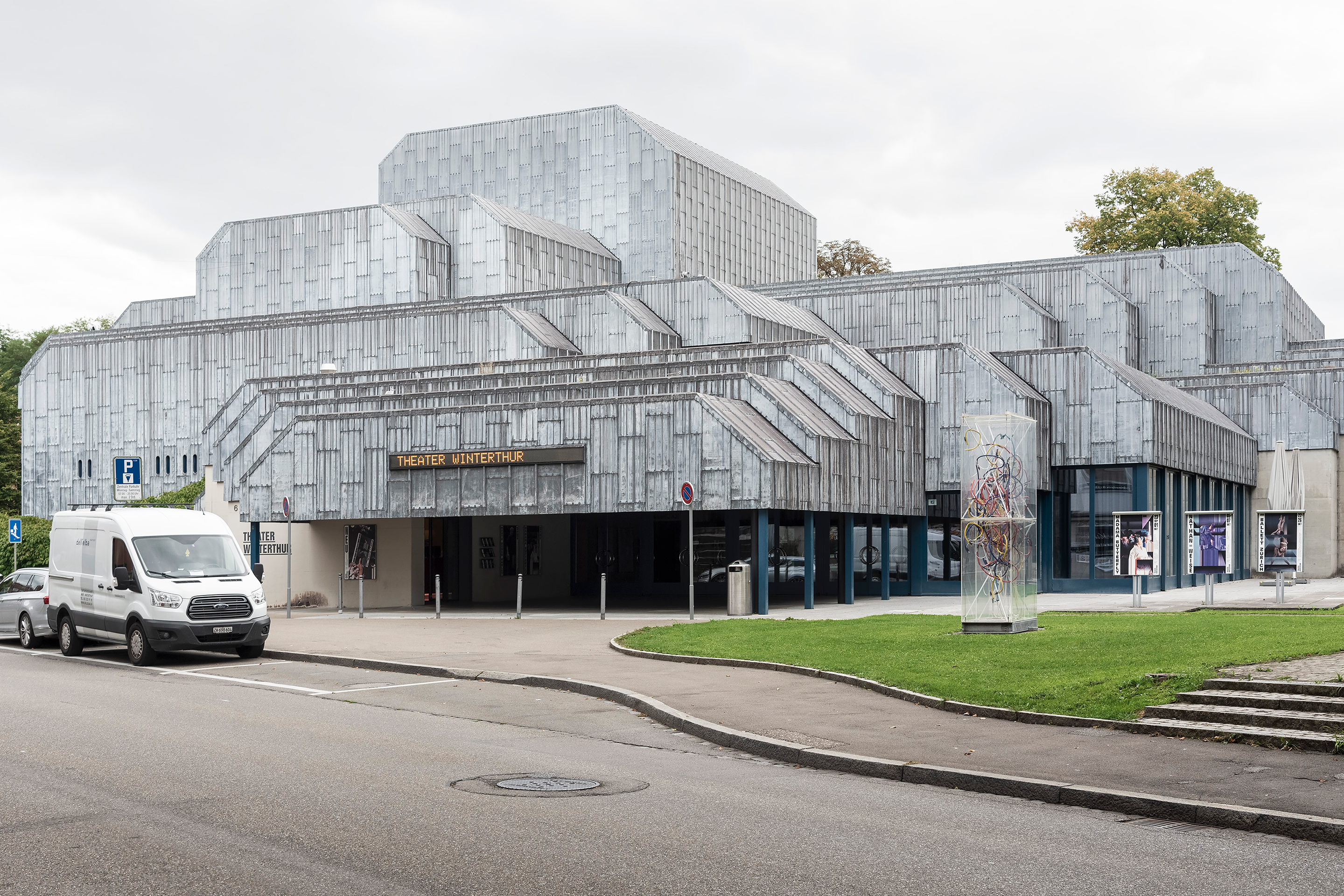 Teatro Winterthur. Architettura: Frank Krayenbühl (1976–1979)