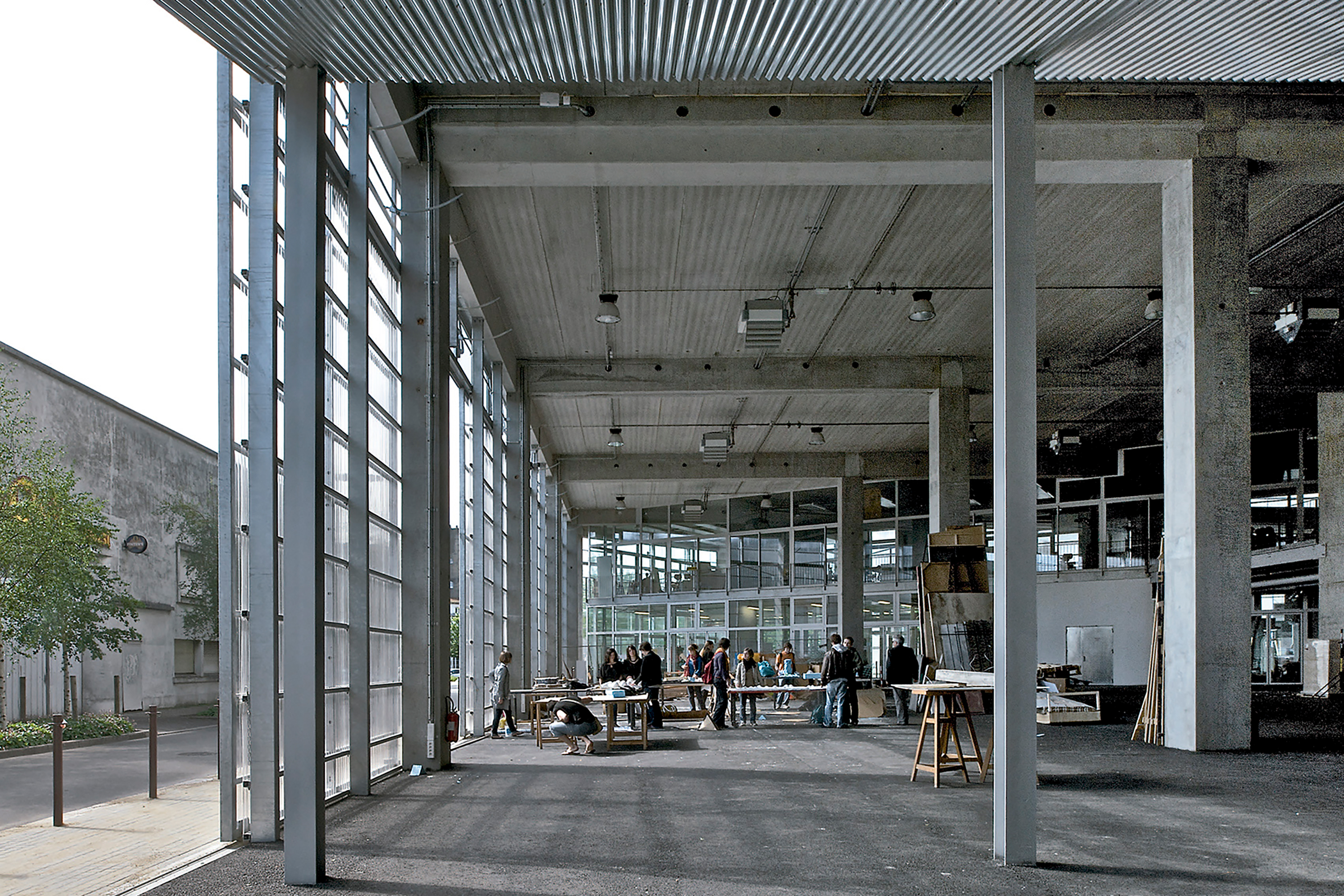 Facoltà di Architettura, Università di Nantes: la struttura dello spazio aperto influenza l'uso.