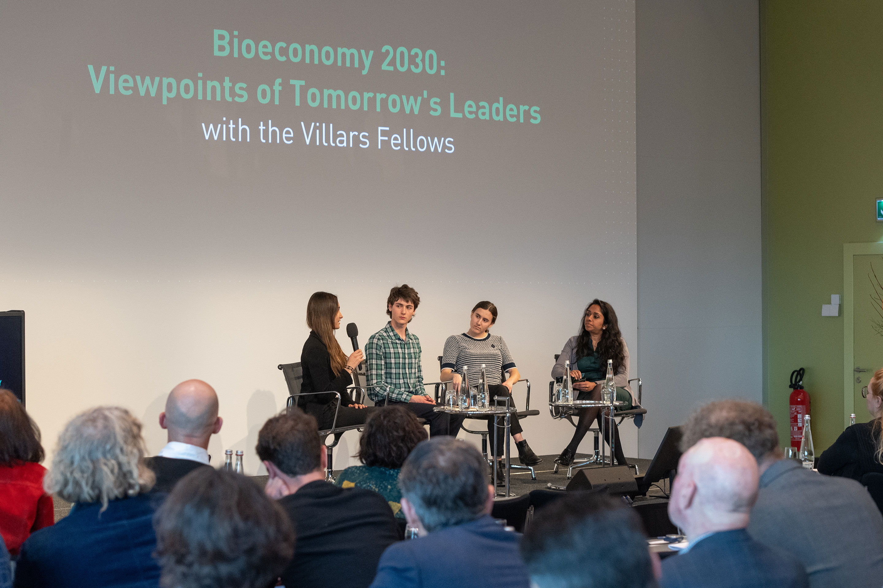 Die drei jugendlichen Villars Fellows waren eingeladen, ihre Perspektive einzubringen.