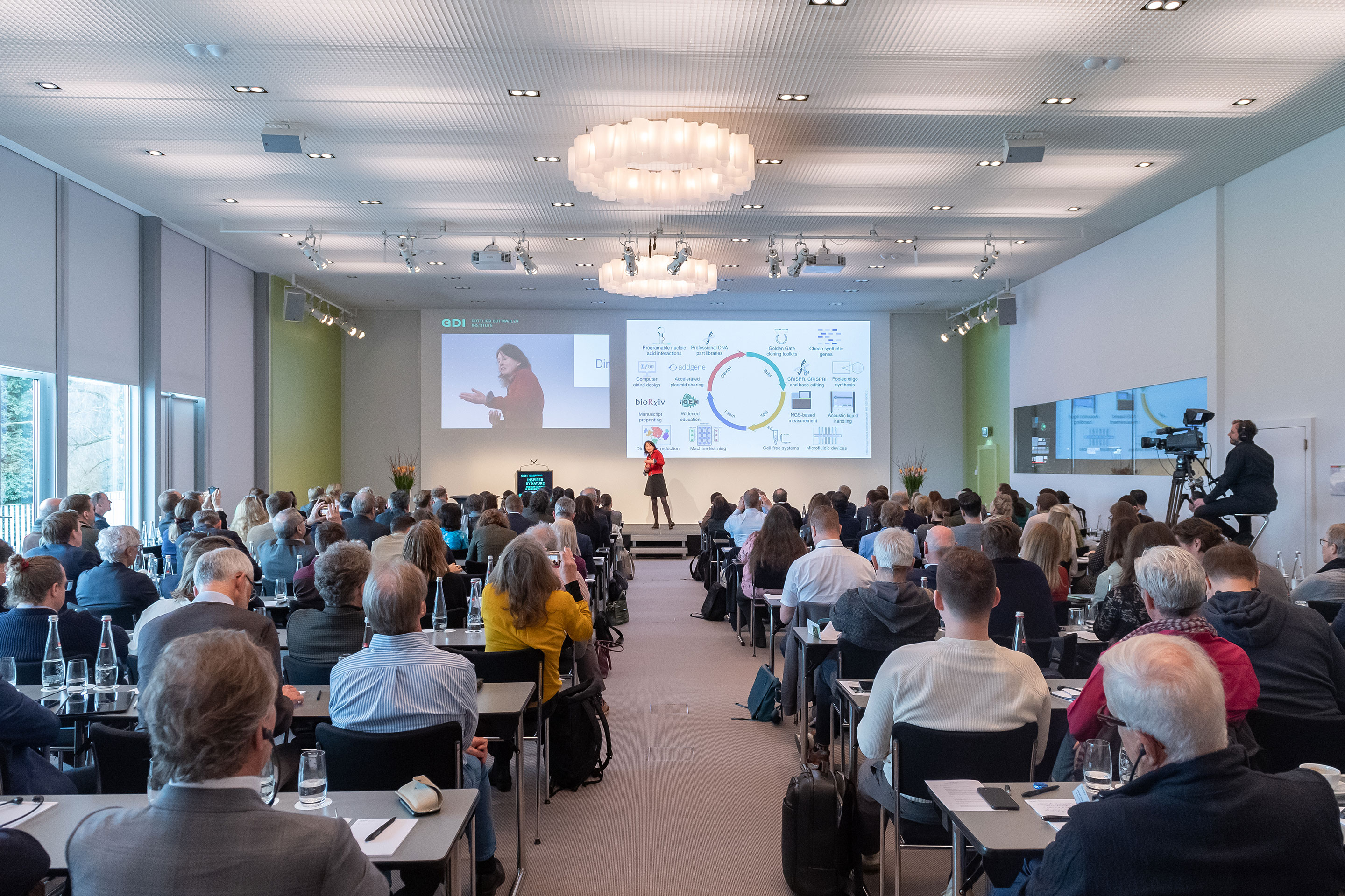 Karin Frick, Principal Researcher am GDI, schildert verschiedene Funktionen der Biotechnologie und zeigt anhand von GDI-Studien auf, wie sich das Verhältnis von Mensch und Natur verändert.