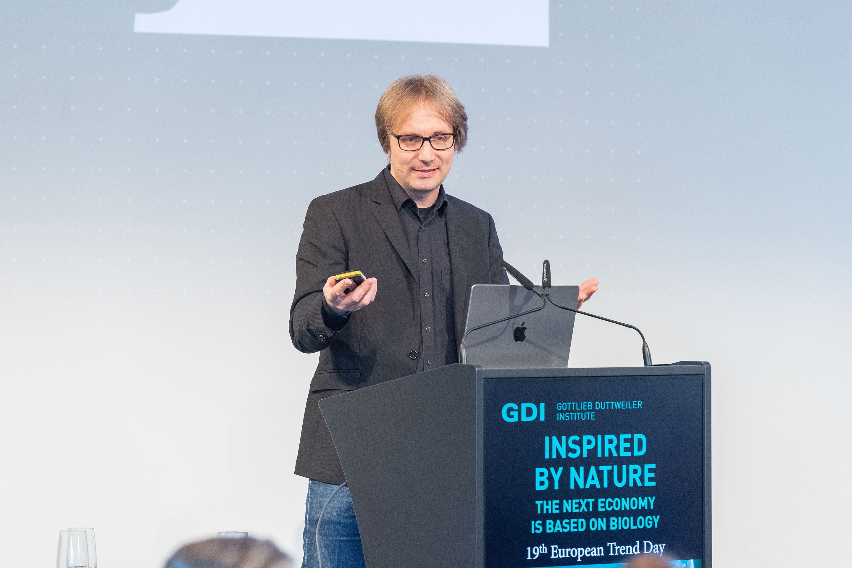 Architekt und Baubotaniker Ferdinand Ludwig arbeitet mit Bäumen. Seine lebenden Bauwerke wachsen über Jahrzehnte.