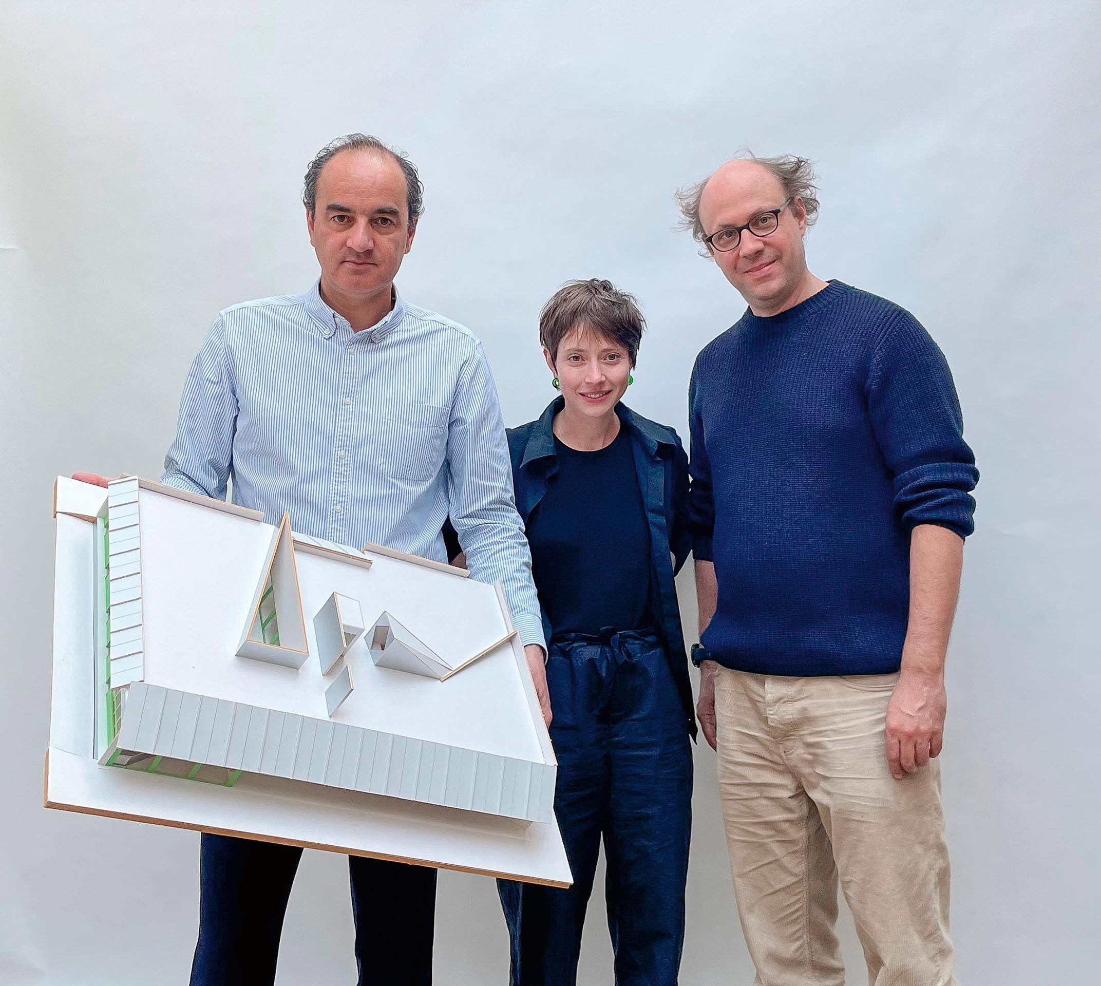 Algerien – Residenz Schweizer Botschafter, Algier: Die Architekten Thomas Padmanabhan und  Oliver Lütjens mit der Projektleiterin Pauline Delorme.