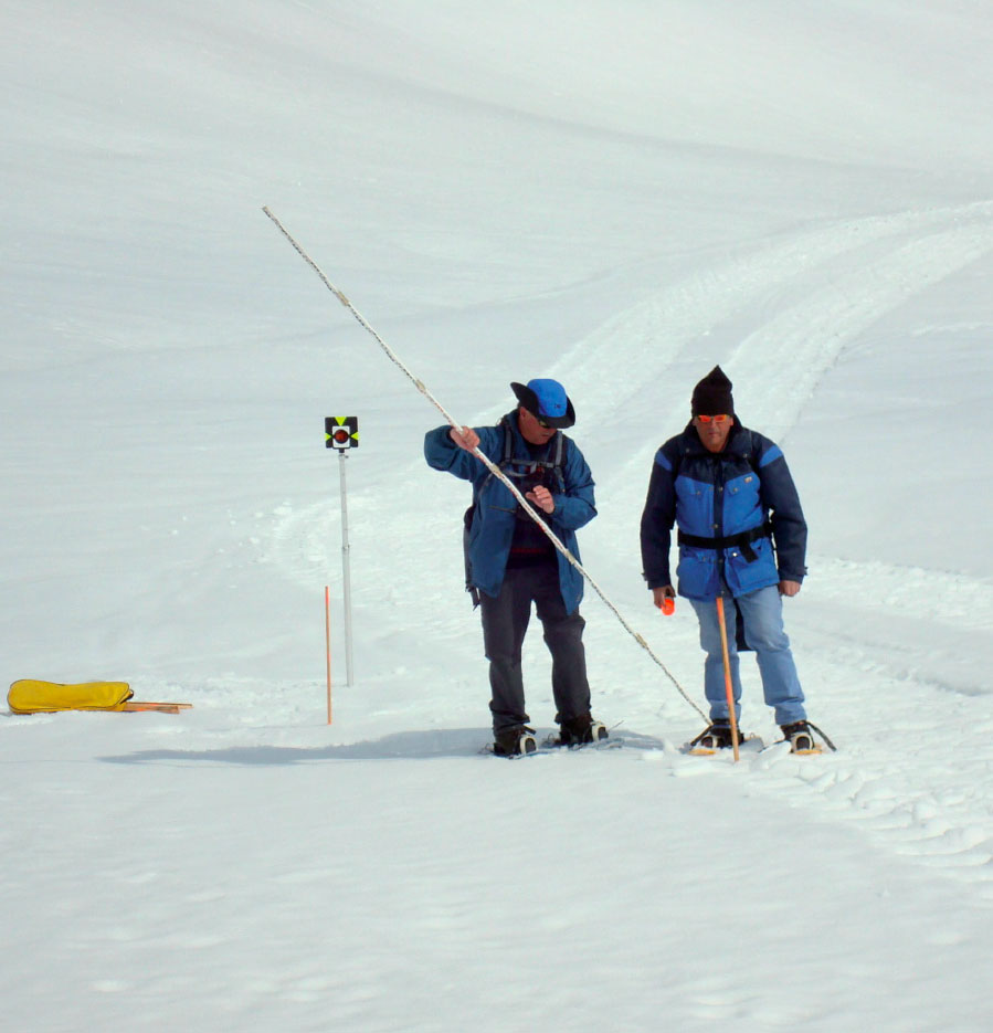 Fig.7: Implantation au théodolite, prisme au point à piqueter